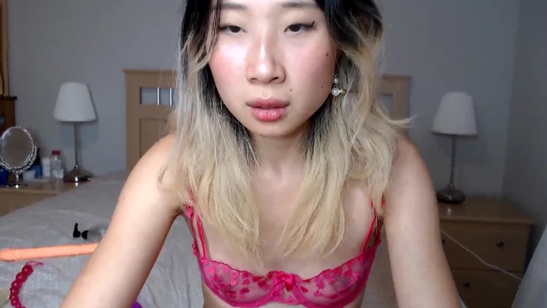 Gallery image thumbnail from Jiwoo's myfreecams stream on, 09/21/2025, 24:35 image 2 of 20
