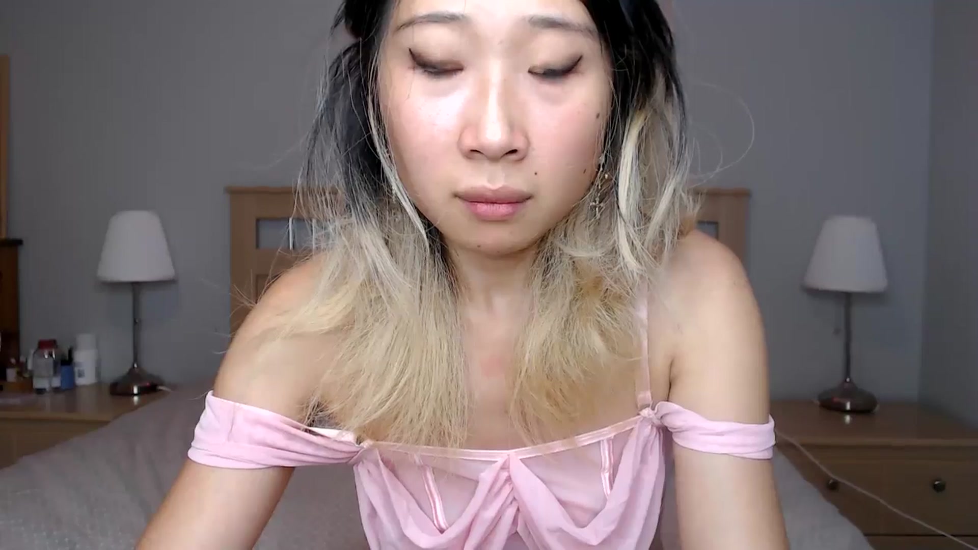 Gallery image thumbnail from Jiwoo's myfreecams stream on, 09/25/2025, 24:45 image 20 of 20