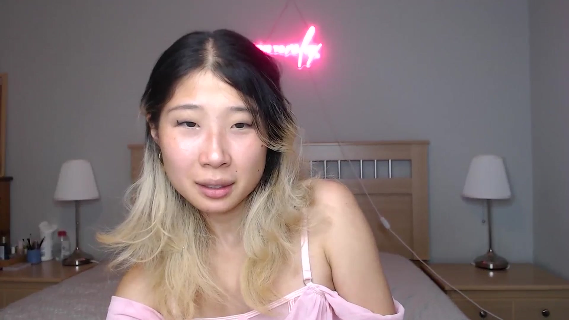 Gallery image thumbnail from Jiwoo's myfreecams stream on, 09/26/2025, 24:01 image 16 of 20