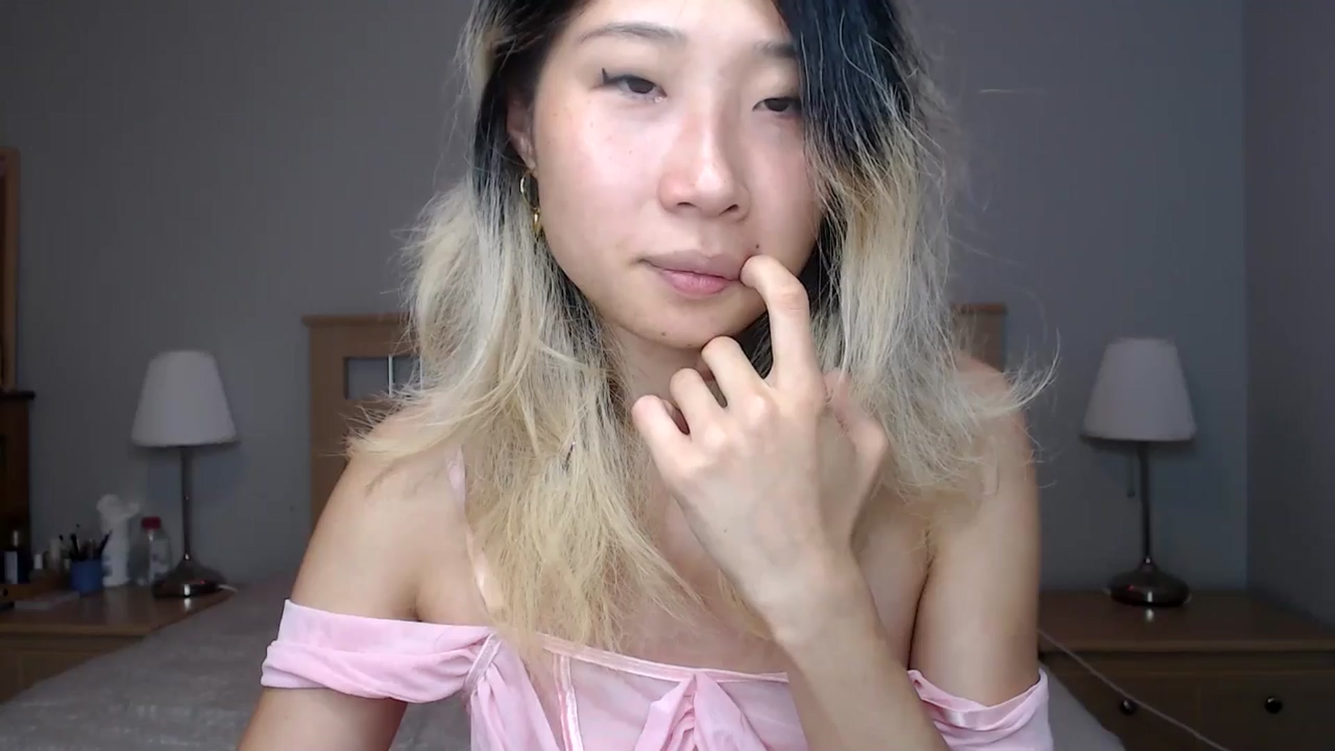 Gallery image thumbnail from Jiwoo's myfreecams stream on, 09/26/2025, 24:55 image 16 of 20