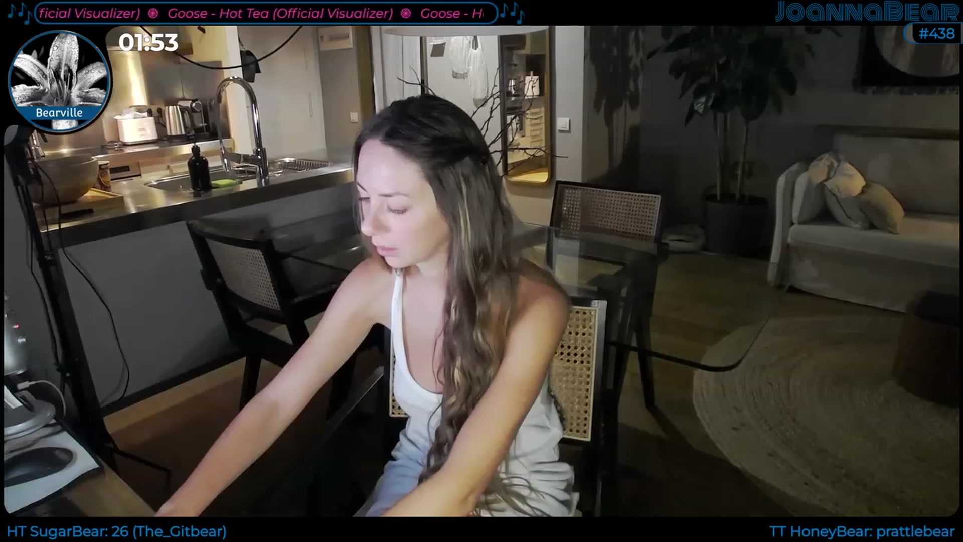 Gallery image thumbnail from JoBearr's myfreecams stream on, 11/18/2022, 24:18 image 7 of 20