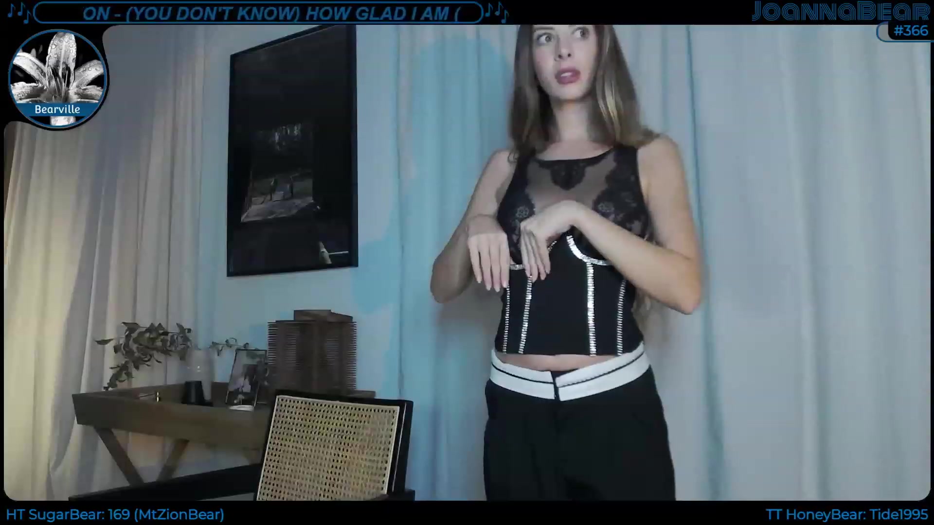 Gallery image thumbnail from JoBearr's myfreecams stream on, 11/25/2022, 23:02 image 9 of 20