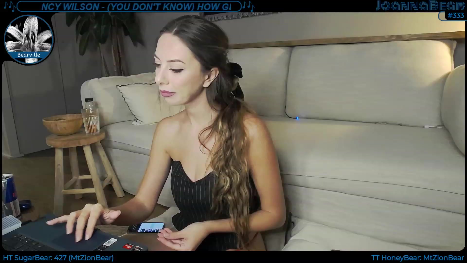 Gallery image thumbnail from JoBearr's myfreecams stream on, 11/27/2022, 24:17 image 9 of 20