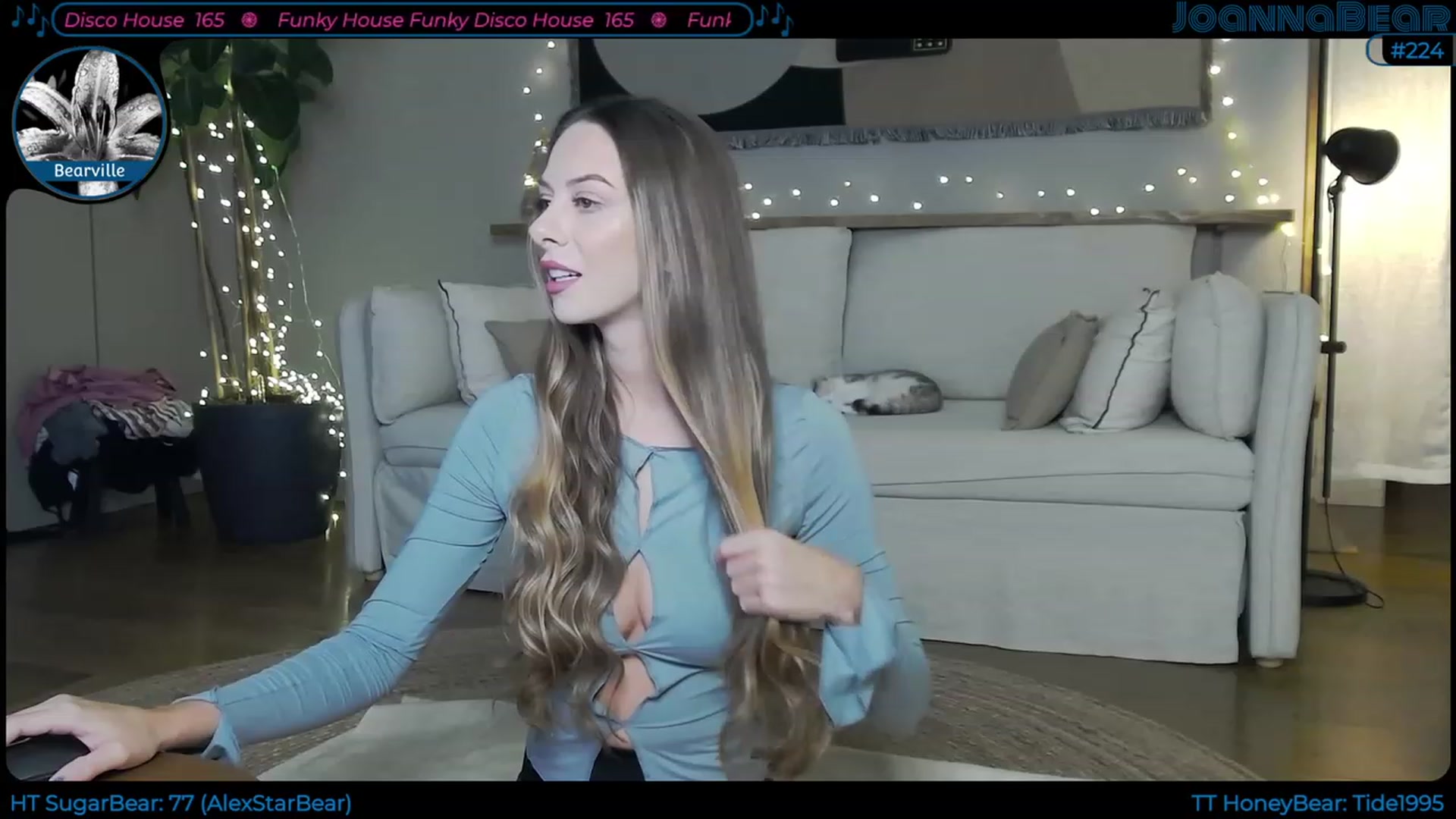 Gallery image thumbnail from JoBearr's myfreecams stream on, 12/29/2022, 24:39 image 3 of 20