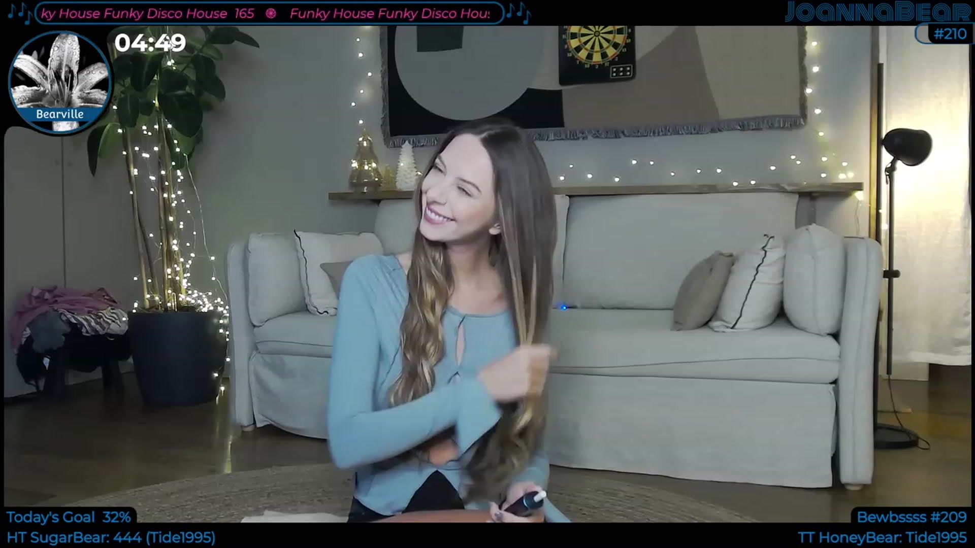 Gallery image thumbnail from JoBearr's myfreecams stream on, 12/29/2022, 02:45 image 12 of 20