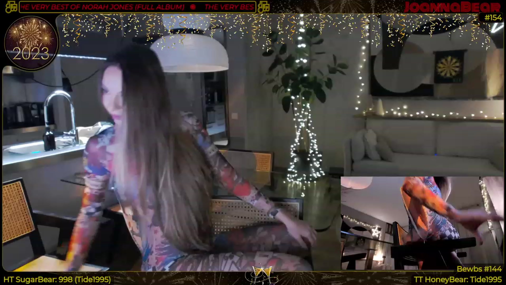 Gallery image thumbnail from JoBearr's myfreecams stream on, 01/08/2023, 04:03 image 7 of 20