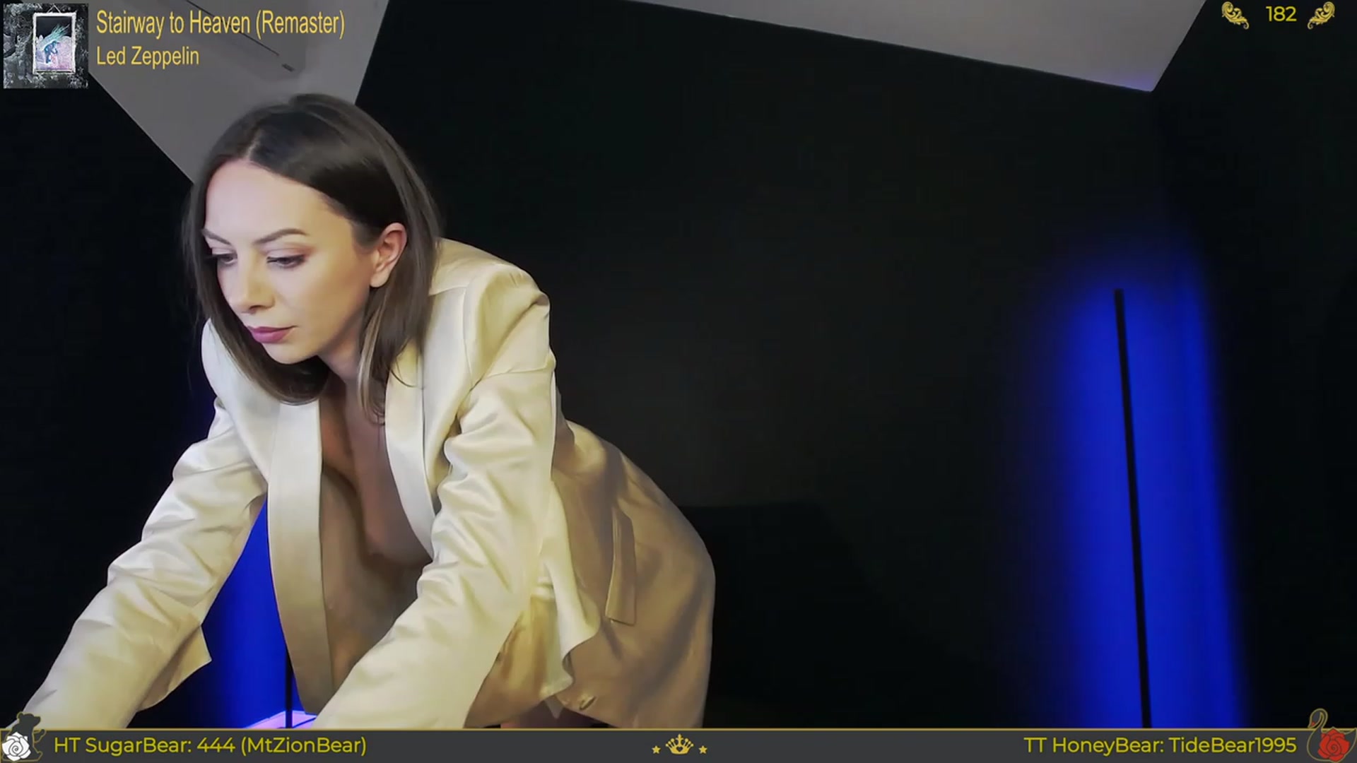 Gallery image thumbnail from JoBearr's myfreecams stream on, 06/15/2023, 01:14 image 3 of 20