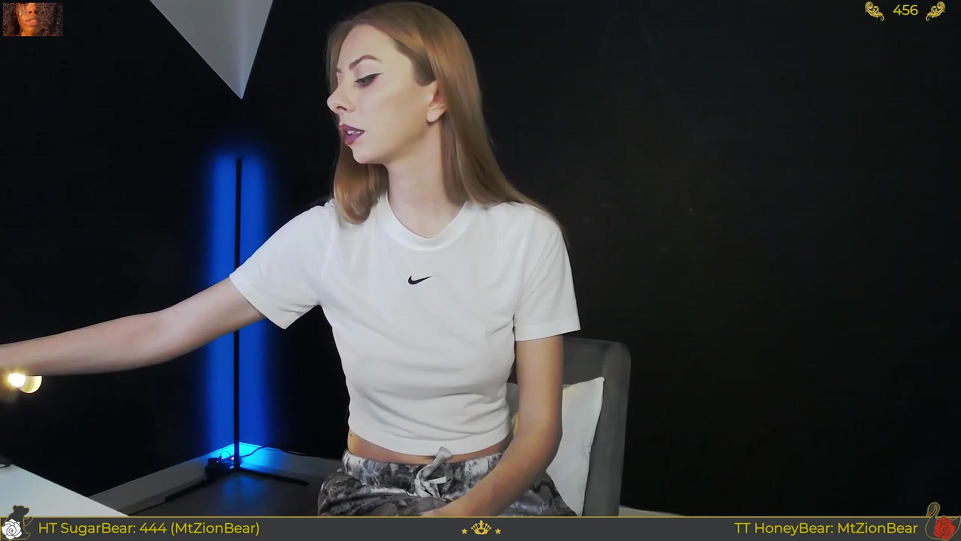 Gallery image thumbnail from JoBearr's myfreecams stream on, 11/19/2023, 23:10 image 3 of 20