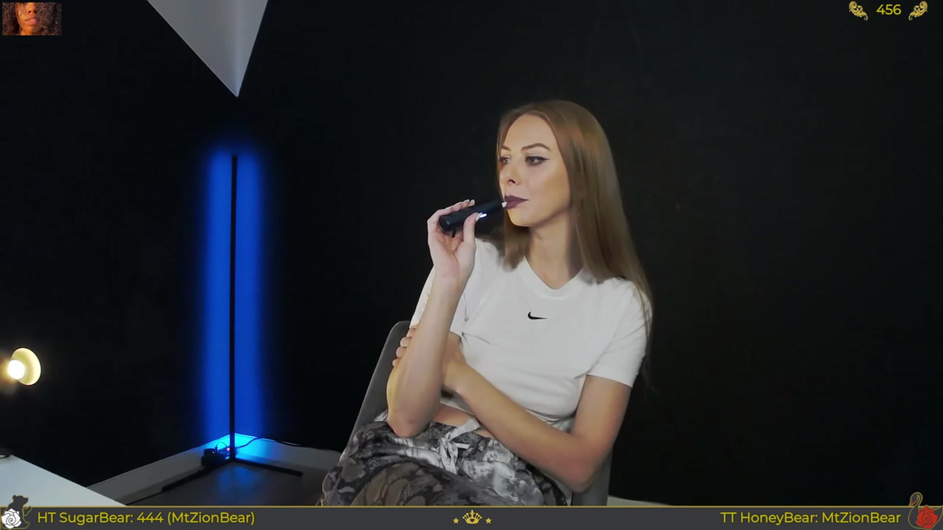 Gallery image thumbnail from JoBearr's myfreecams stream on, 11/19/2023, 23:10 image 4 of 20