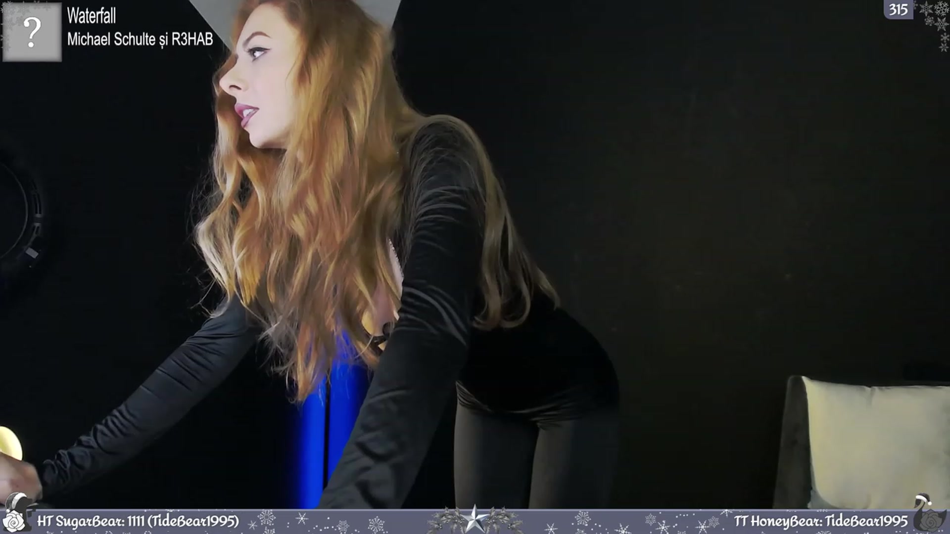 Gallery image thumbnail from JoBearr's myfreecams stream on, 12/31/2023, 24:55 image 4 of 20