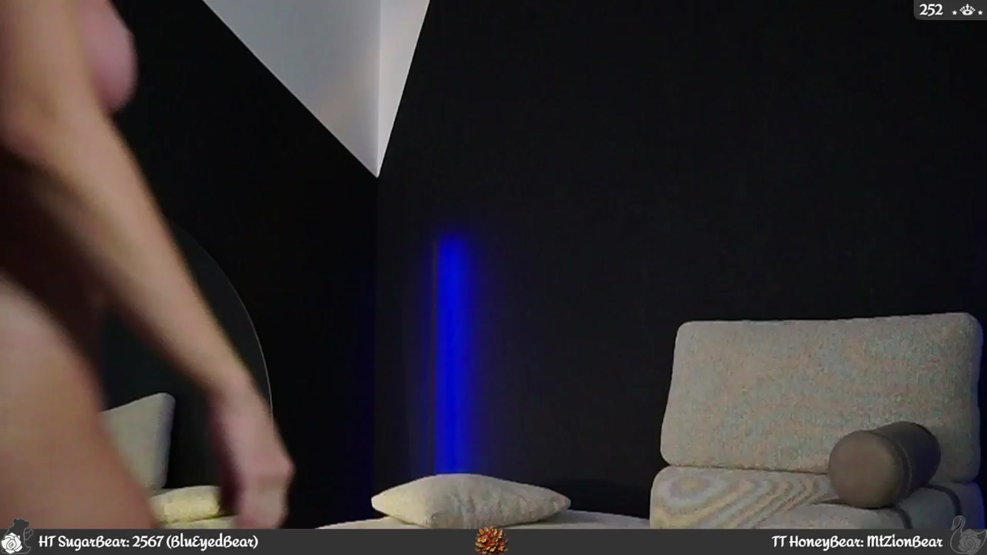 Gallery image thumbnail from JoBearr's myfreecams stream on, 11/10/2024, 01:09 image 16 of 20