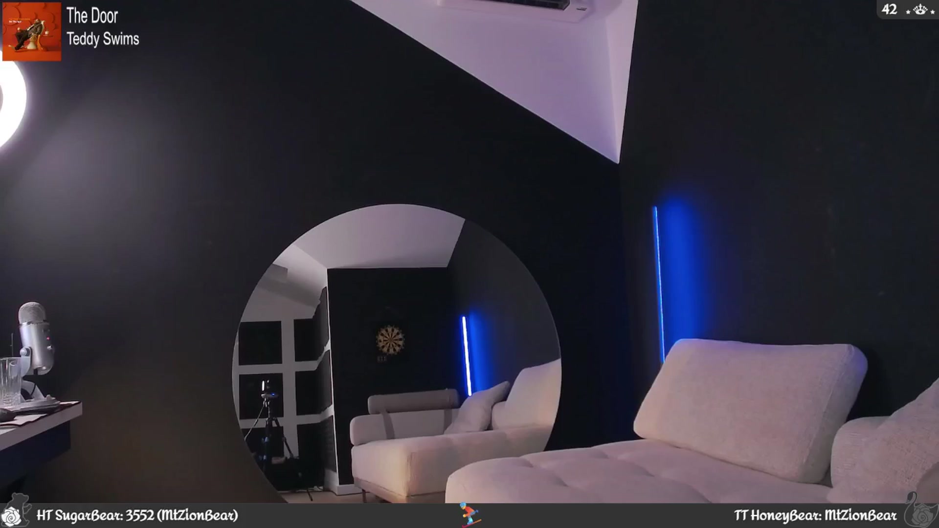 Gallery image thumbnail from JoBearr's myfreecams stream on, 02/02/2025, 22:46 image 6 of 20