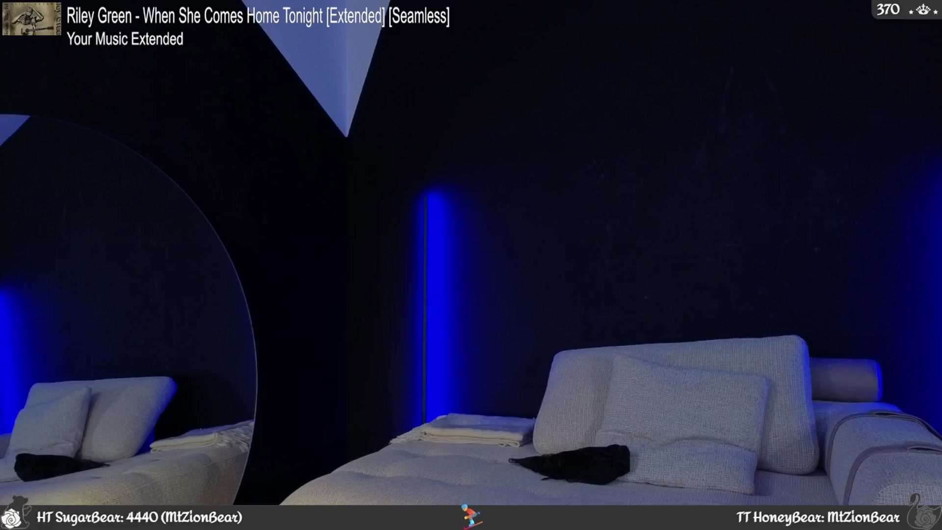 Gallery image thumbnail from JoBearr's myfreecams stream on, 03/08/2025, 22:31 image 18 of 20
