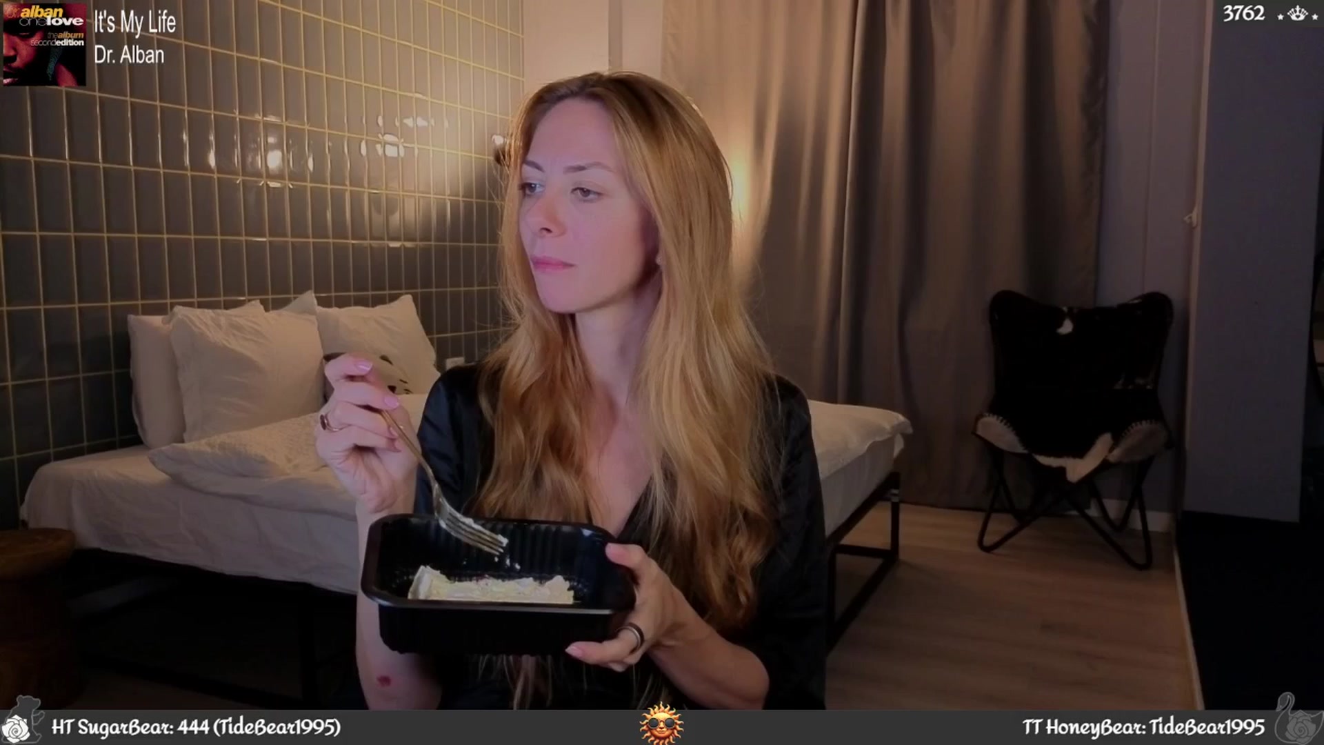 Gallery image thumbnail from JoBearr's myfreecams stream on, 08/09/2025, 22:06 image 4 of 20