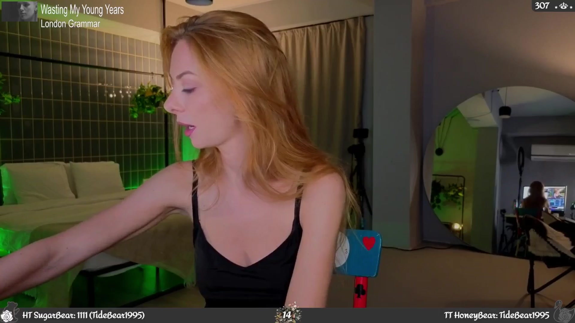 Gallery image thumbnail from JoBearr's myfreecams stream on, 09/21/2025, 24:44 image 12 of 20