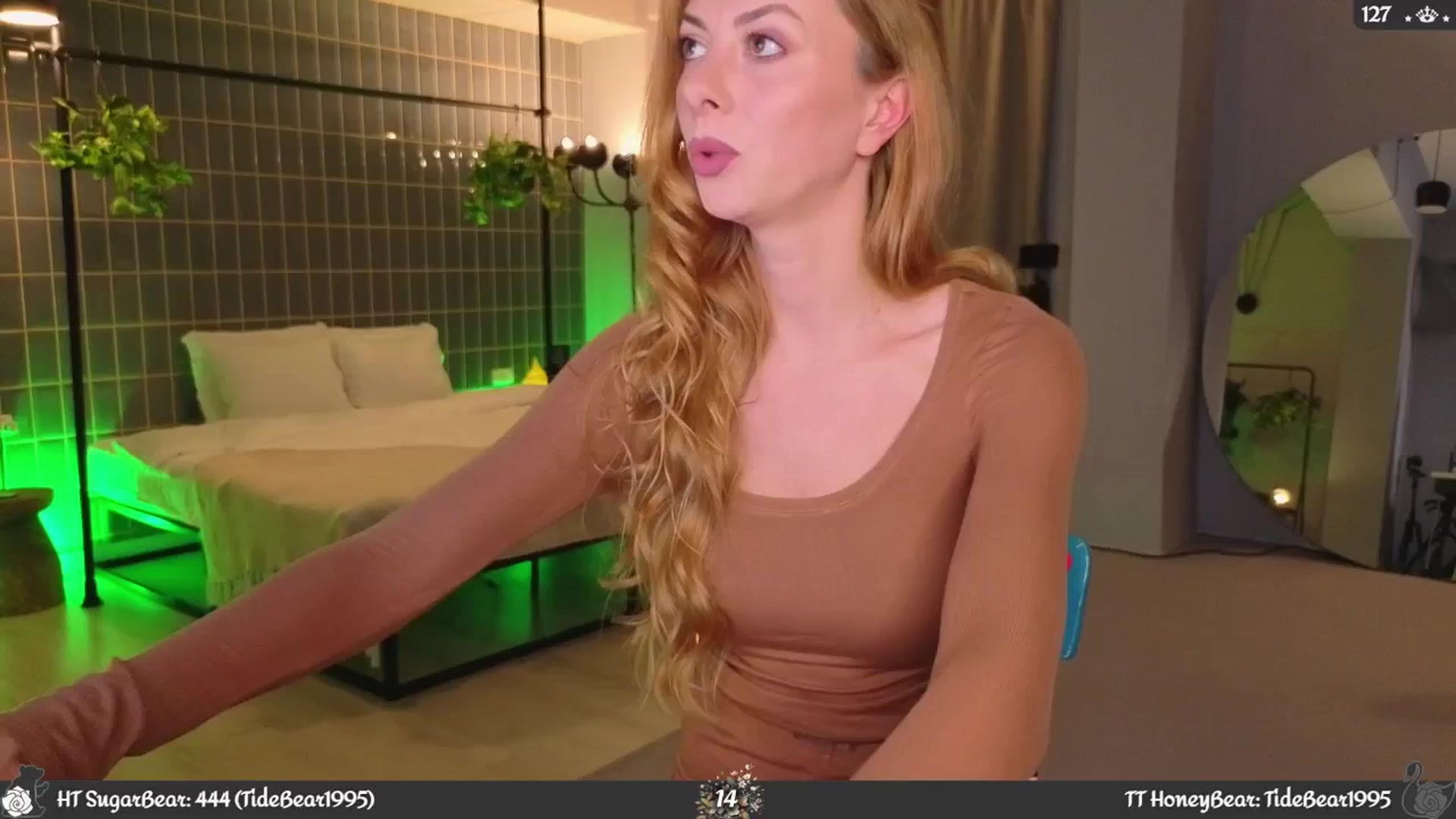 Gallery image thumbnail from JoBearr's myfreecams stream on, 09/29/2025, 24:08 image 6 of 20
