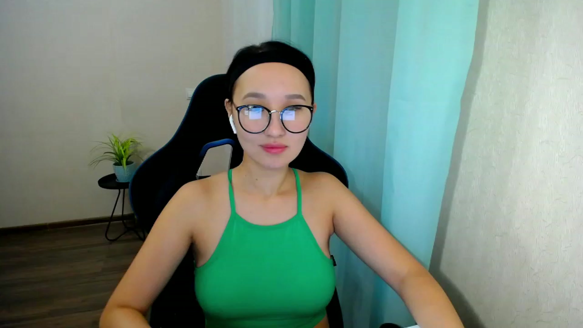 Gallery image thumbnail from JoKing_7's myfreecams stream on, 01/10/2023, 23:55 image 14 of 20