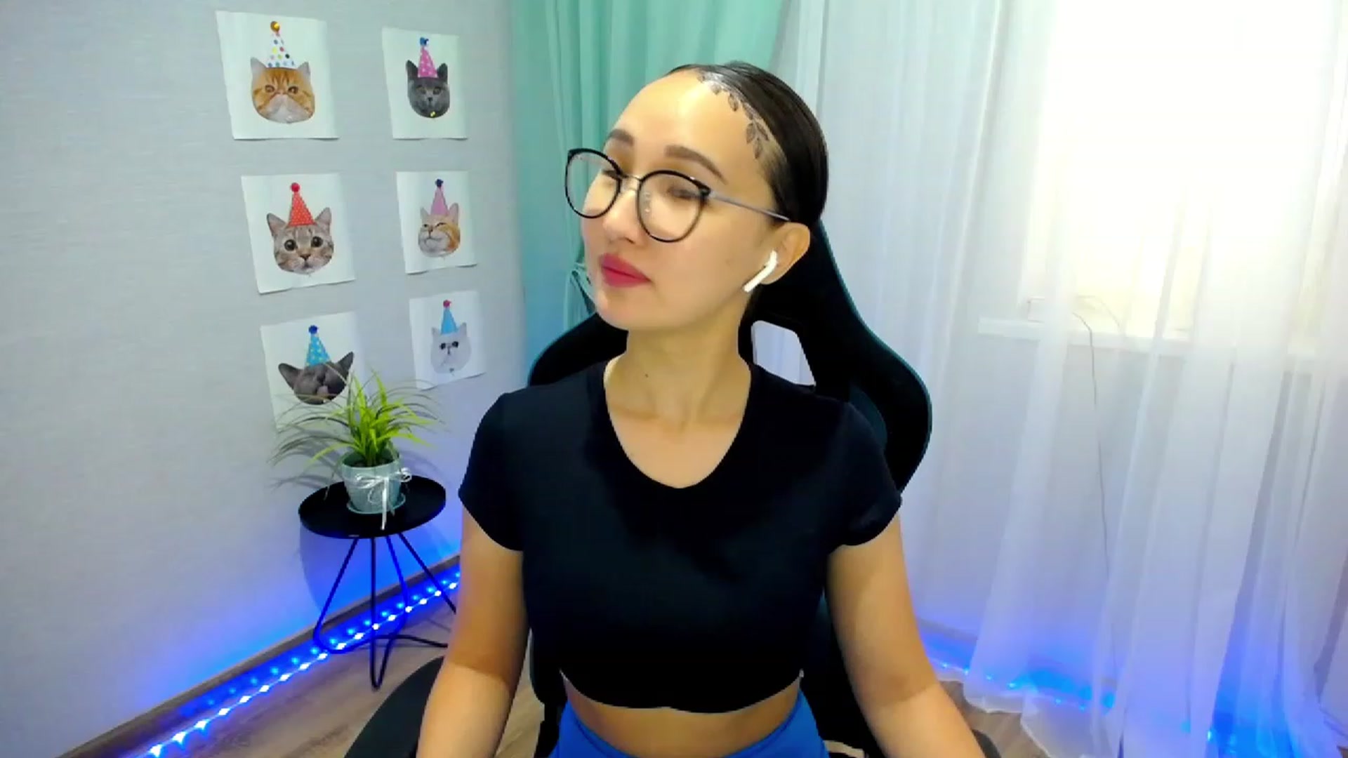 Gallery image thumbnail from JoKing_7's myfreecams stream on, 06/05/2023, 04:34 image 13 of 20