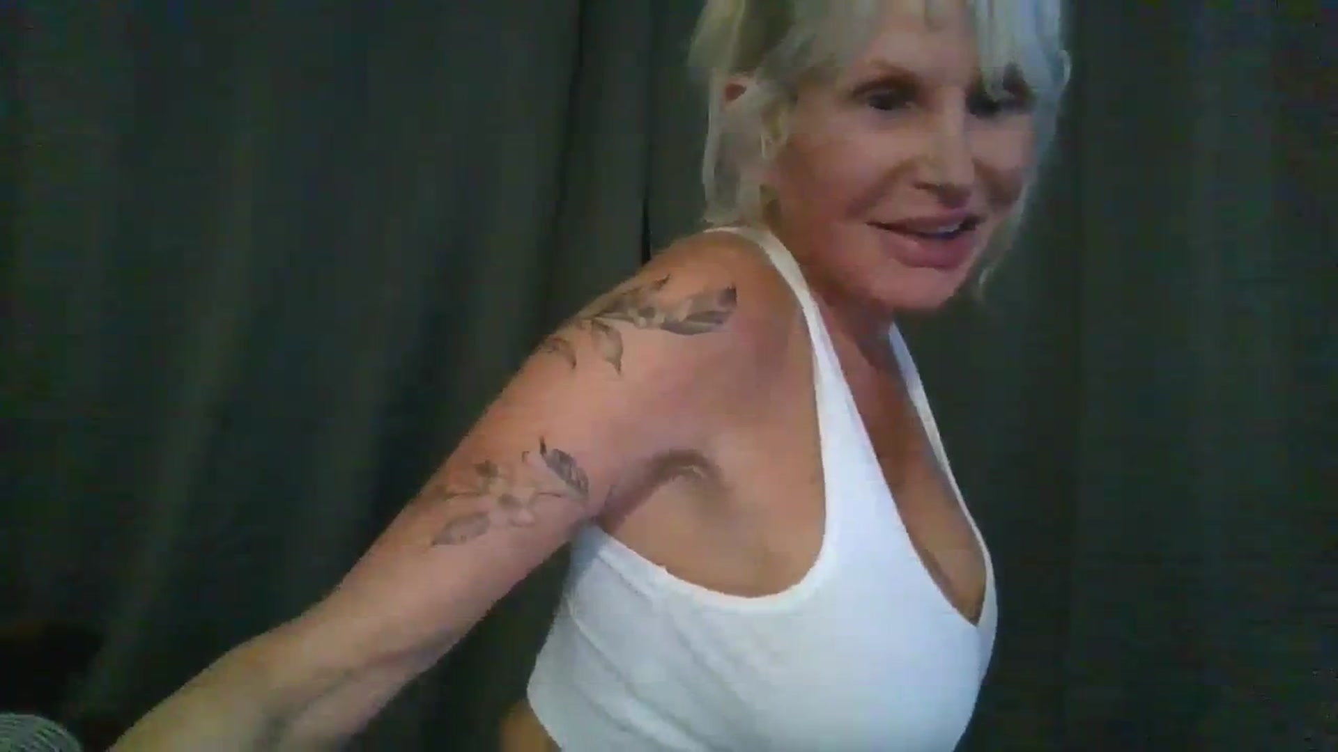 Gallery image thumbnail from JoMarie69's myfreecams stream on, 11/18/2023, 22:35 image 5 of 20