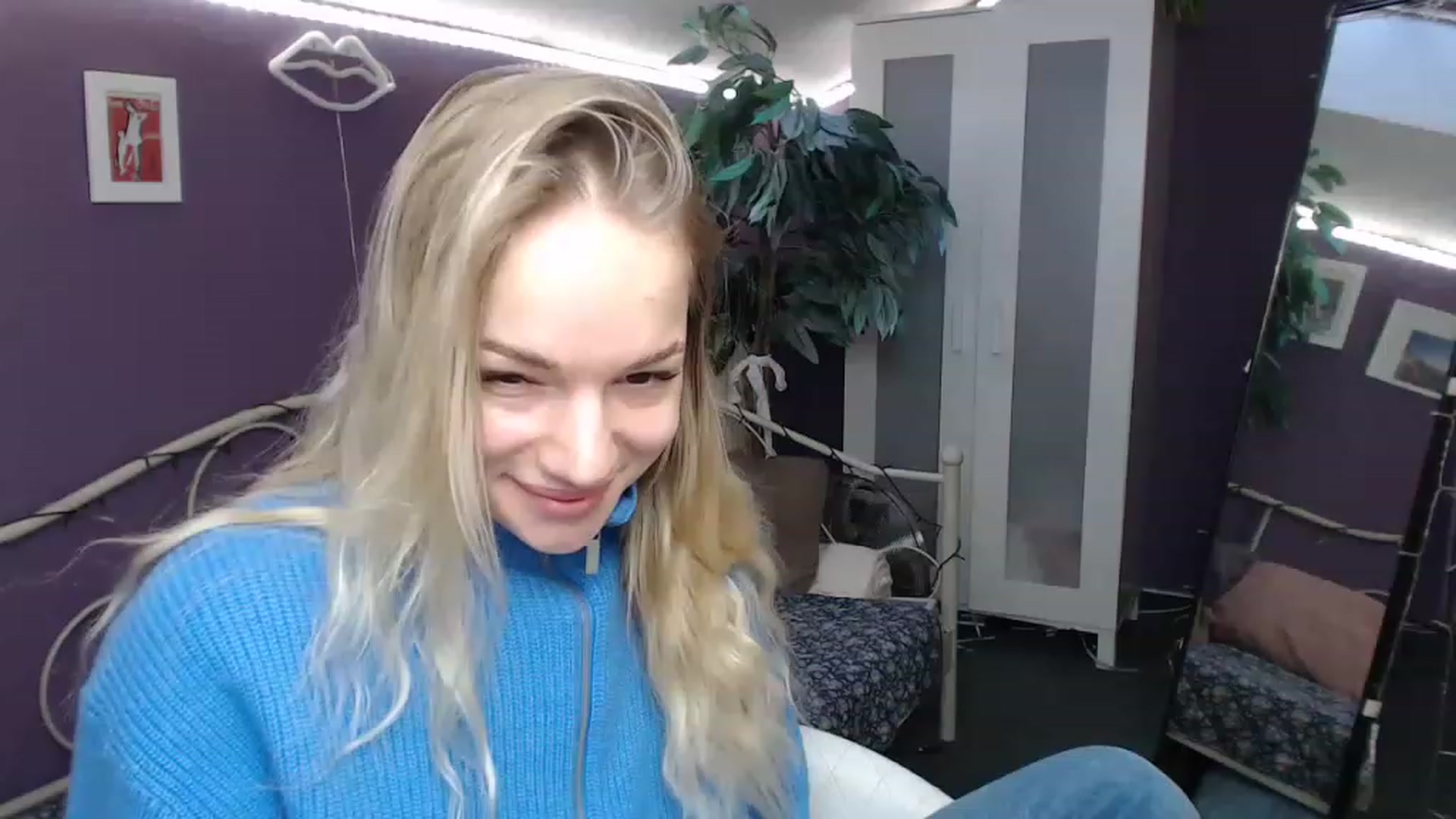 Gallery image thumbnail from JoanQueen's myfreecams stream on, 12/05/2022, 11:10 image 16 of 20