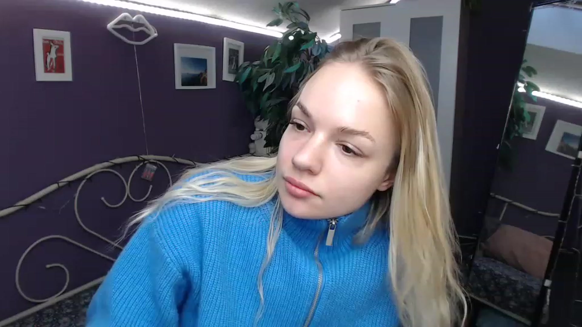Gallery image thumbnail from JoanQueen's myfreecams stream on, 12/05/2022, 11:10 image 17 of 20