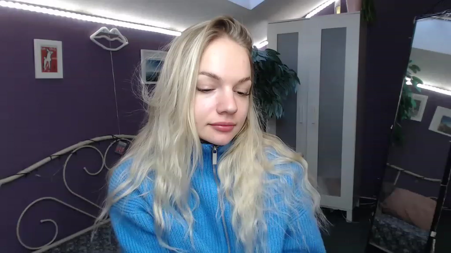 Gallery image thumbnail from JoanQueen's myfreecams stream on, 12/05/2022, 11:10 image 11 of 20