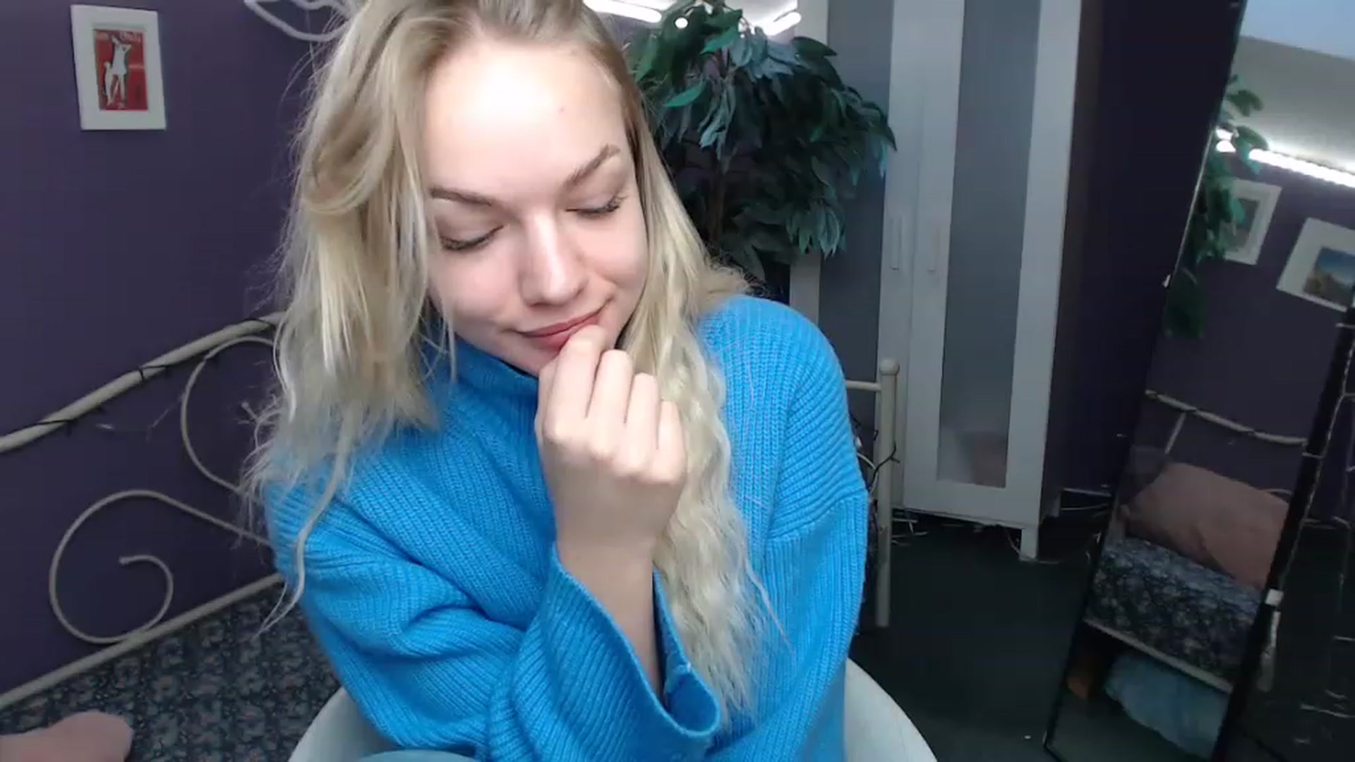 Gallery image thumbnail from JoanQueen's myfreecams stream on, 12/05/2022, 11:10 image 14 of 20