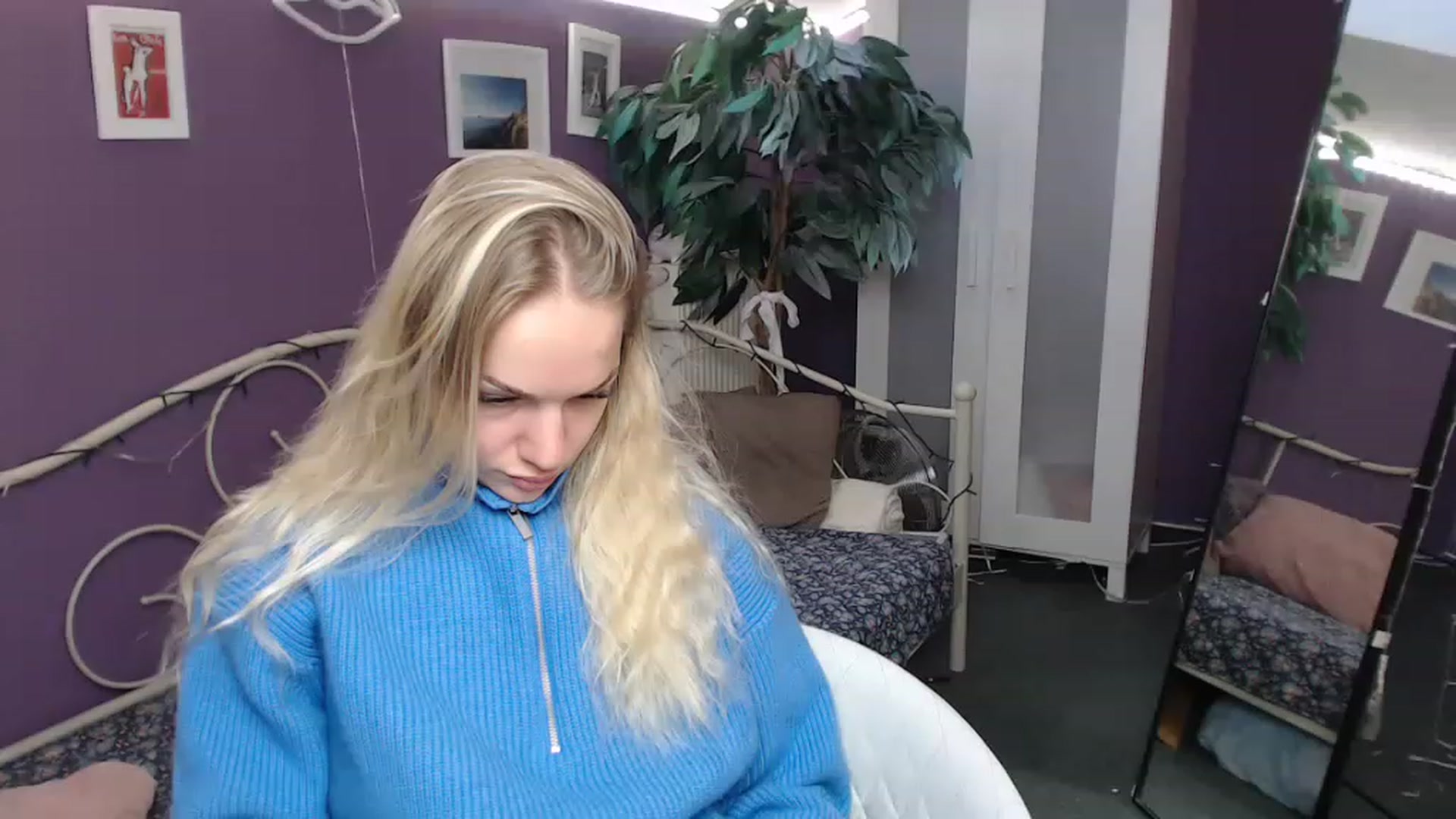 Gallery image thumbnail from JoanQueen's myfreecams stream on, 12/05/2022, 11:10 image 9 of 20