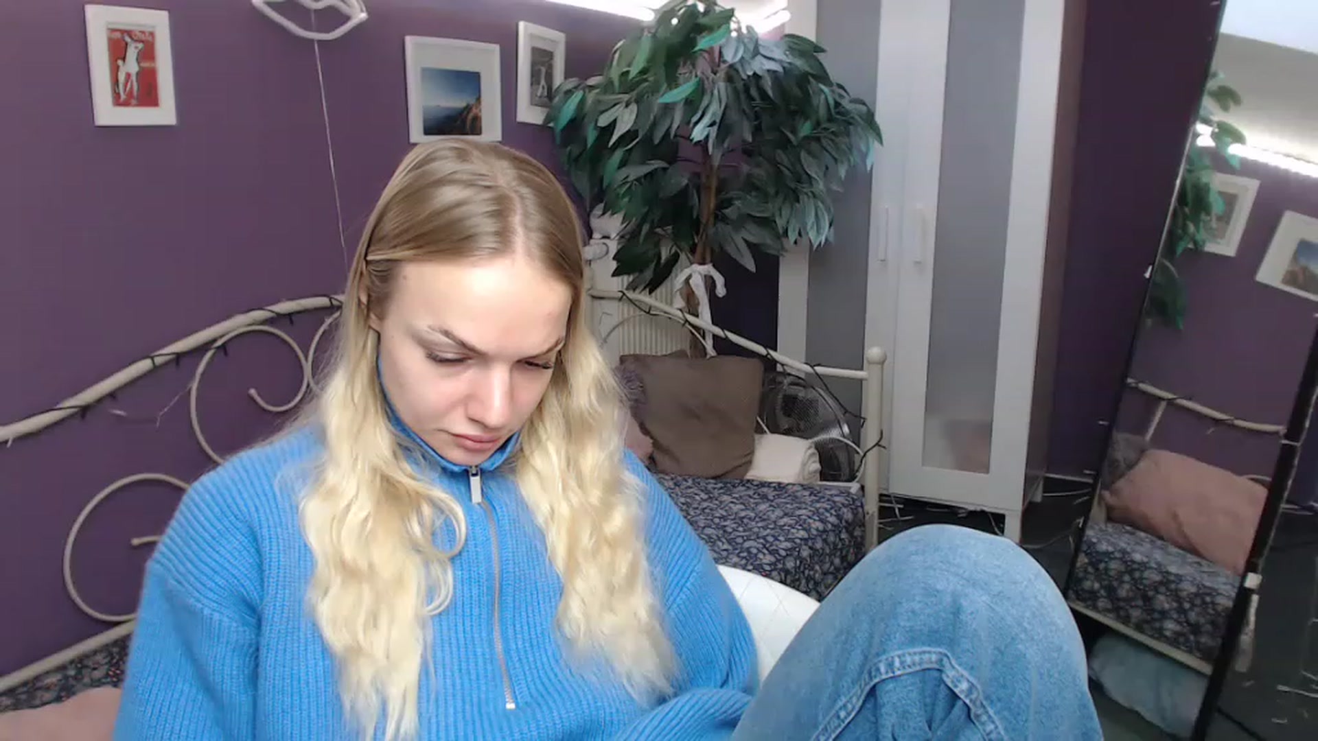 Gallery image thumbnail from JoanQueen's myfreecams stream on, 12/05/2022, 11:10 image 7 of 20