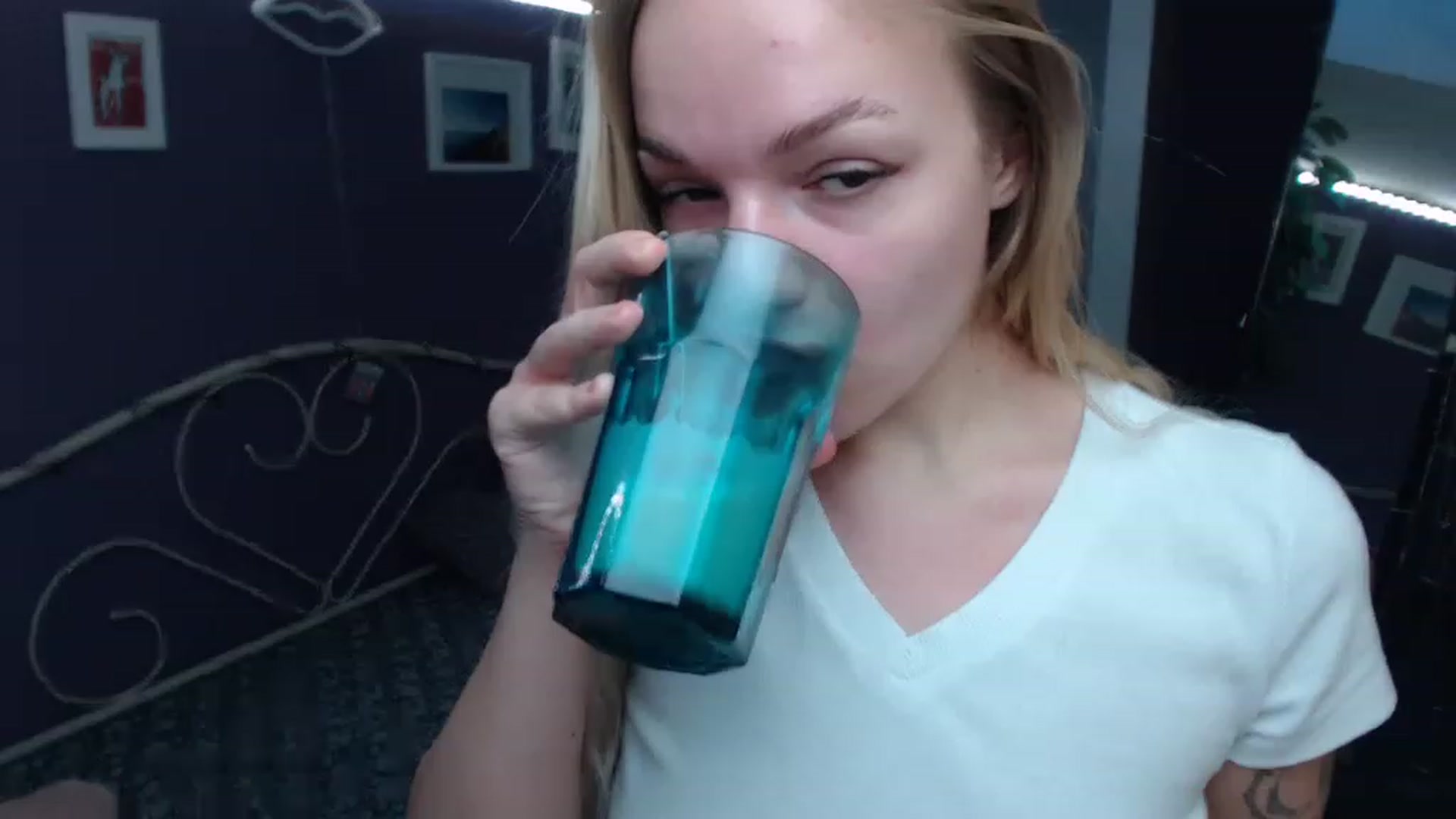 Gallery image thumbnail from JoanQueen's myfreecams stream on, 12/05/2022, 13:06 image 1 of 20