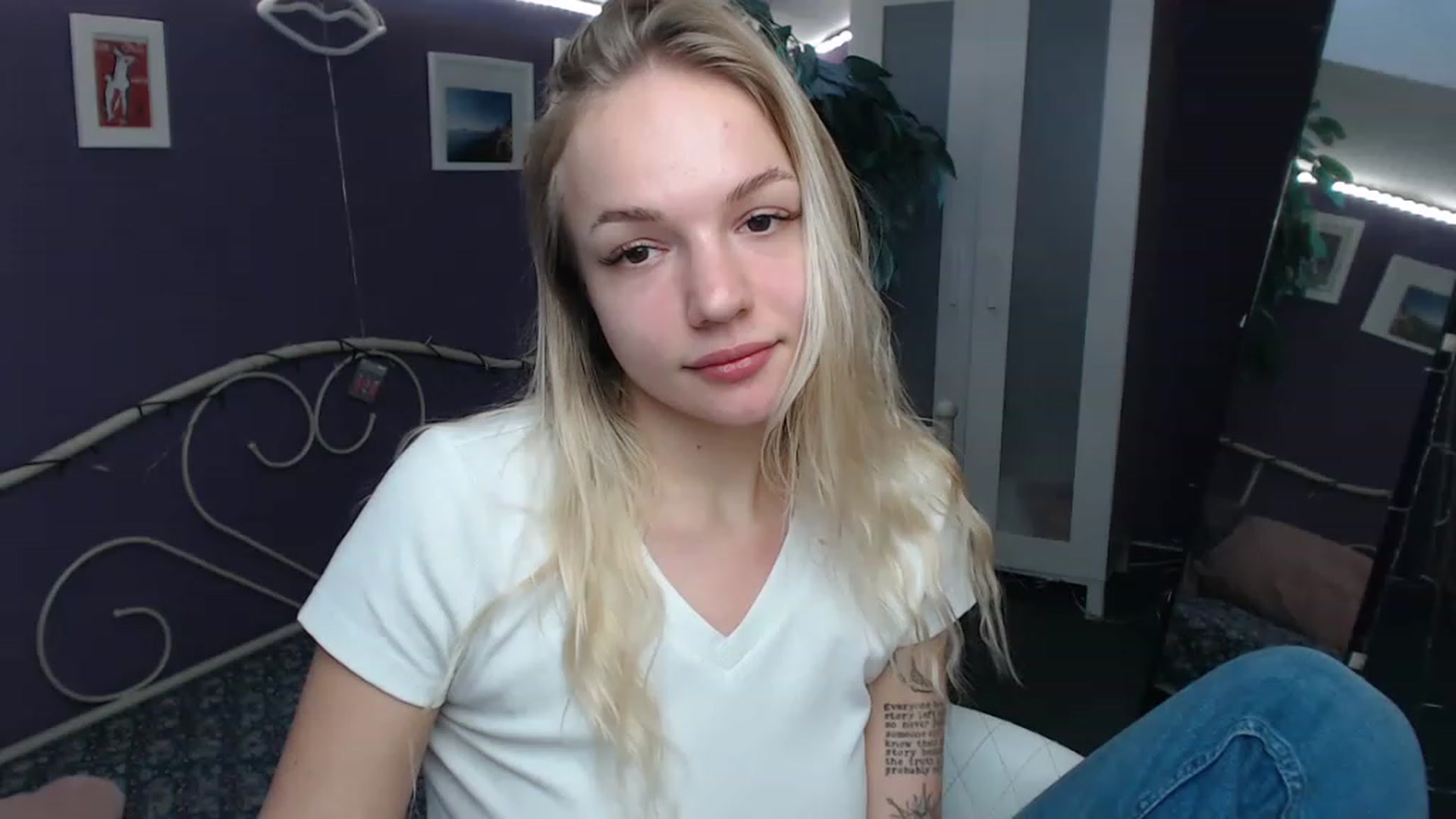 Gallery image thumbnail from JoanQueen's myfreecams stream on, 12/05/2022, 13:06 image 8 of 20