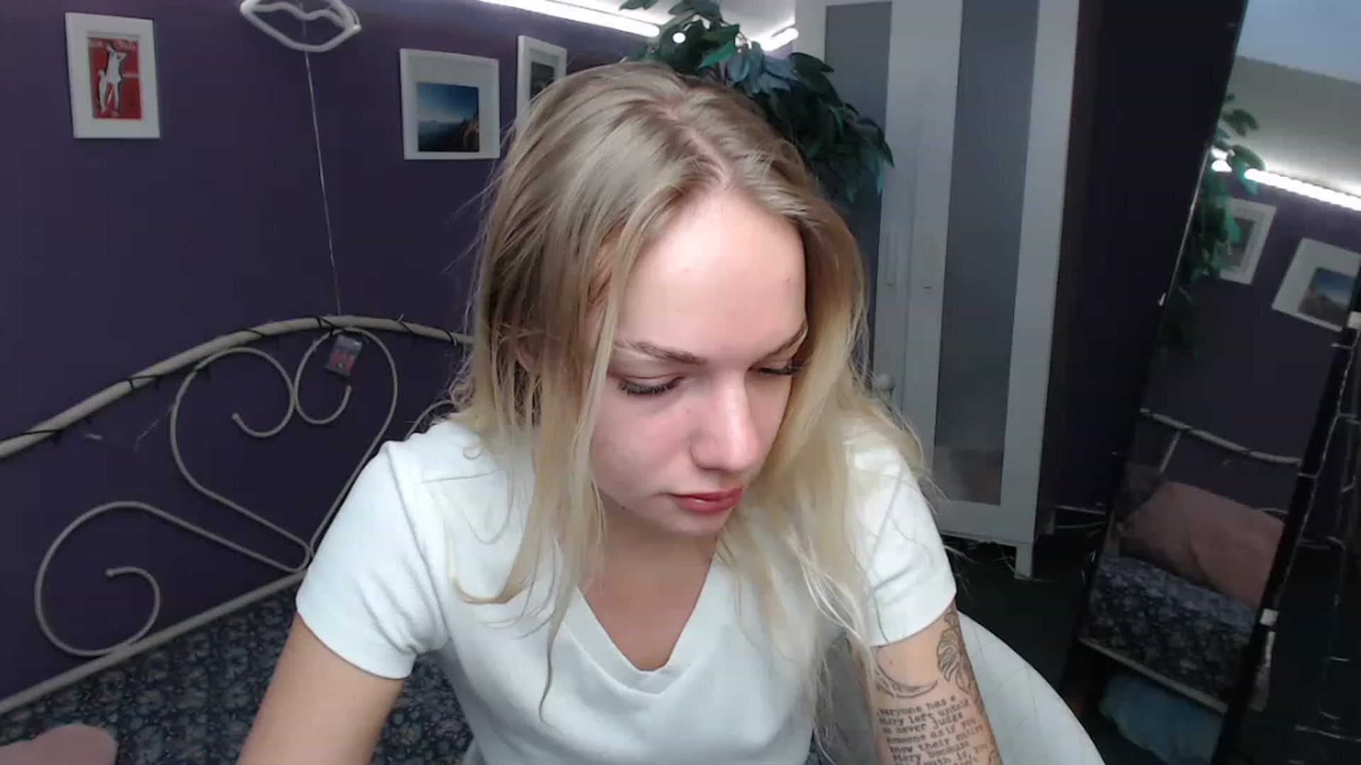 Gallery image thumbnail from JoanQueen's myfreecams stream on, 12/05/2022, 13:06 image 3 of 20