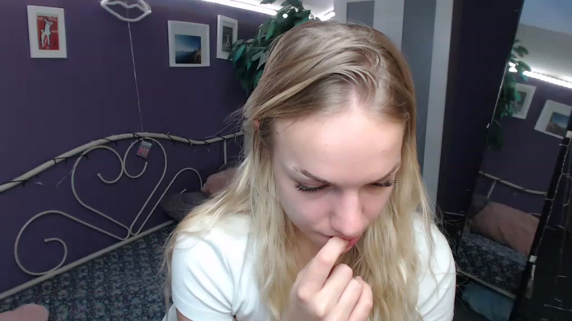 Gallery image thumbnail from JoanQueen's myfreecams stream on, 12/05/2022, 13:26 image 8 of 20