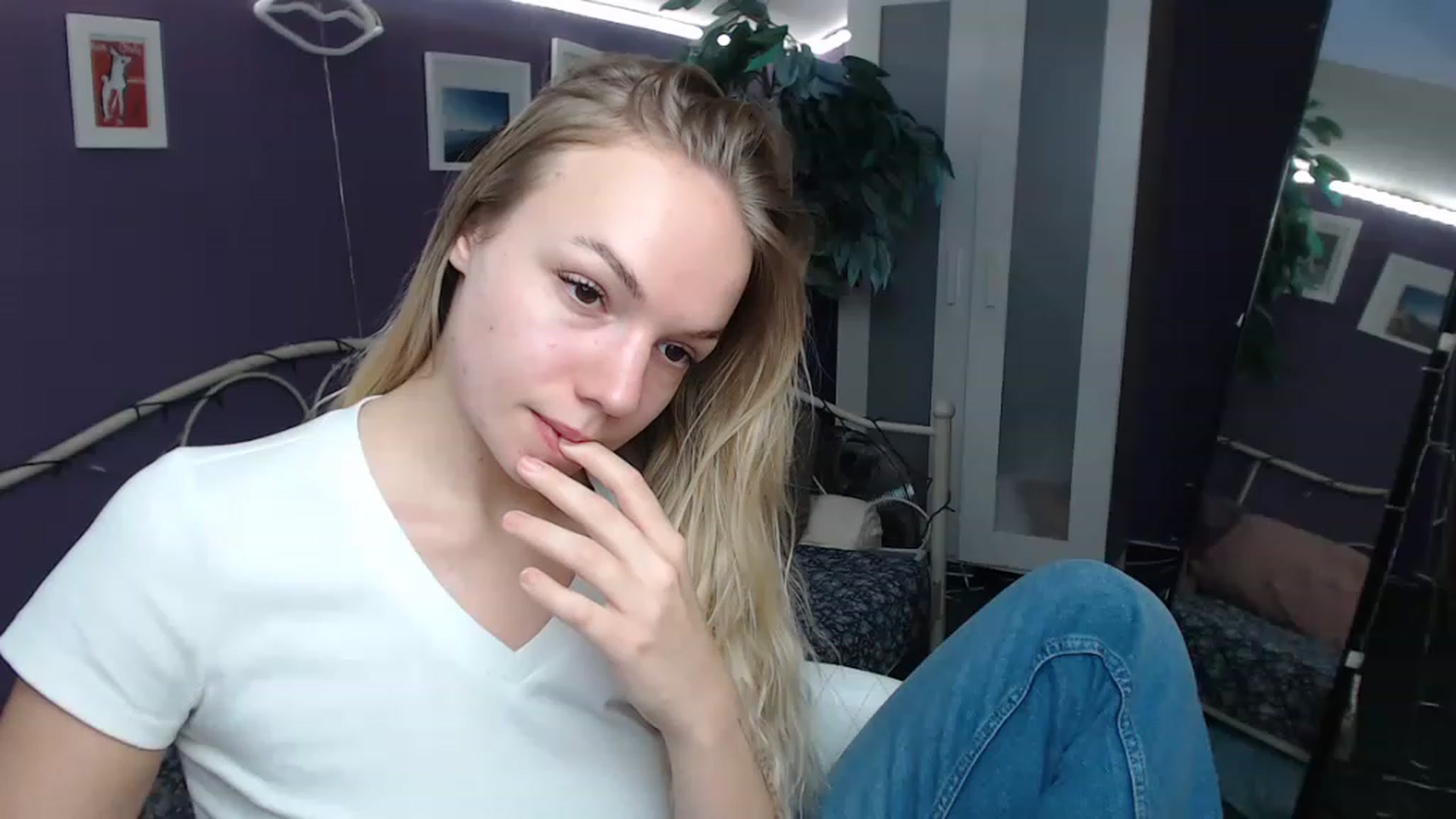 Gallery image thumbnail from JoanQueen's myfreecams stream on, 12/05/2022, 13:26 image 20 of 20