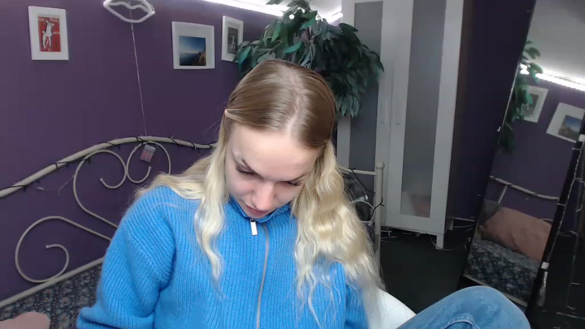 Gallery image thumbnail from JoanQueen's myfreecams stream on, 12/05/2022, 14:42 image 6 of 20