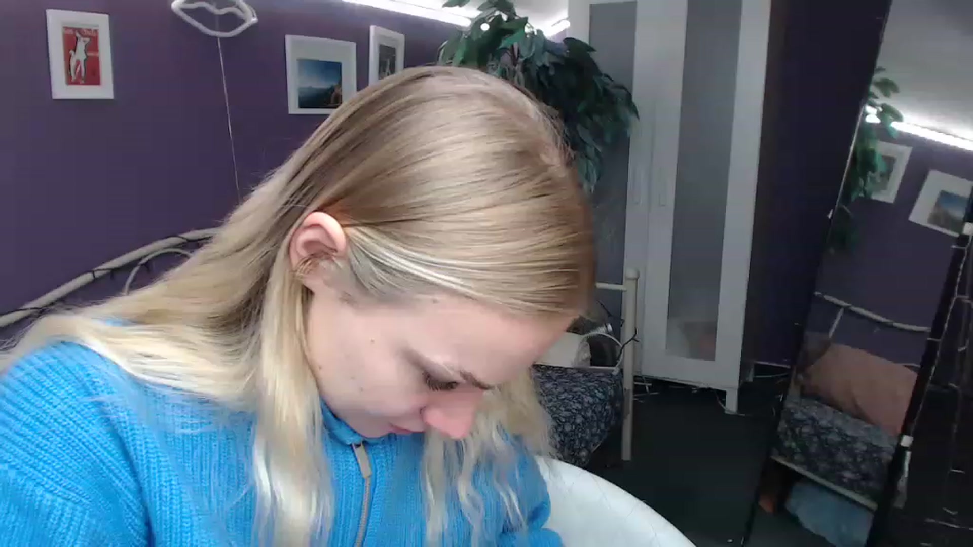 Gallery image thumbnail from JoanQueen's myfreecams stream on, 12/05/2022, 14:42 image 1 of 20