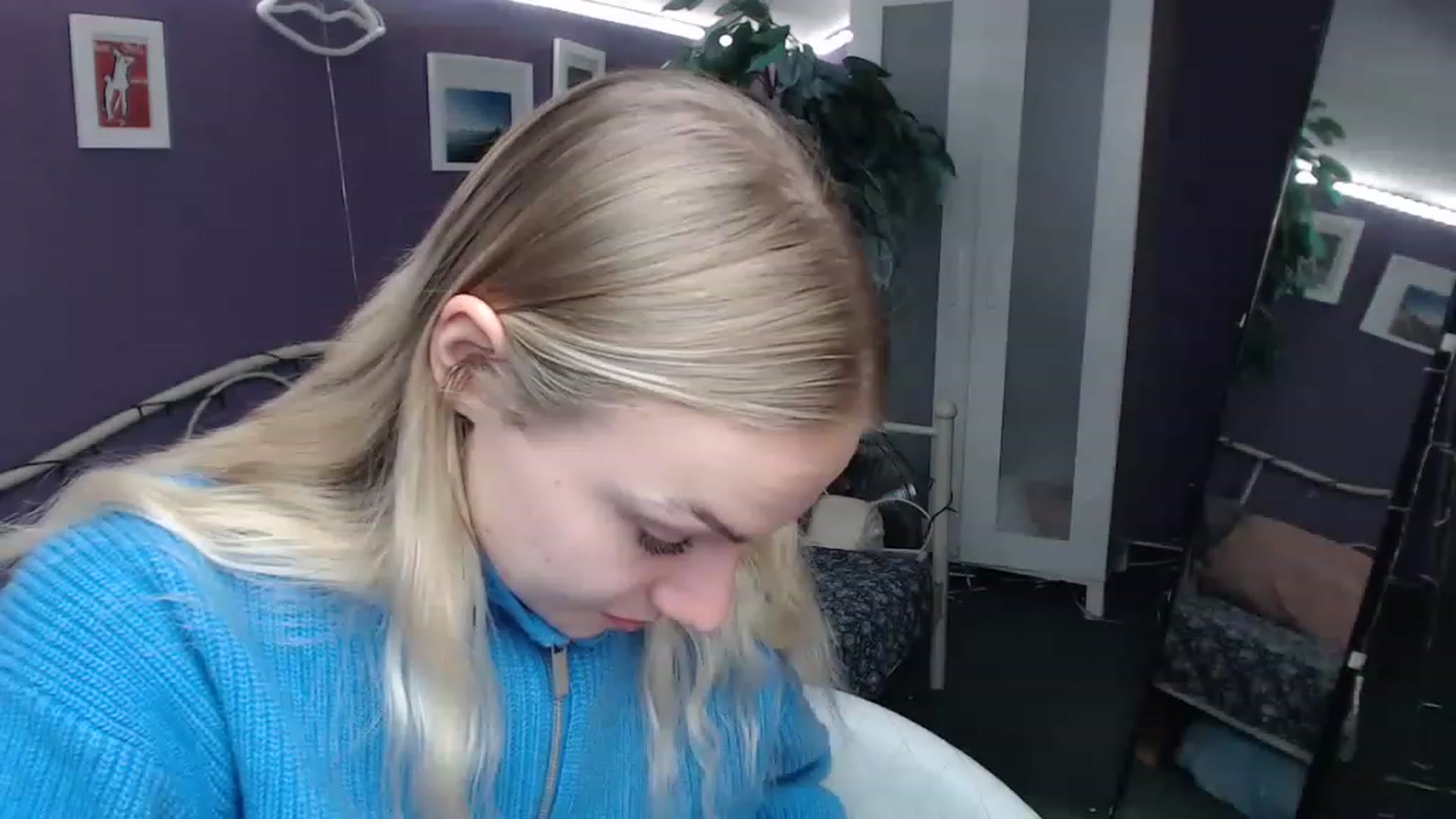 Gallery image thumbnail from JoanQueen's myfreecams stream on, 12/05/2022, 14:42 image 2 of 20