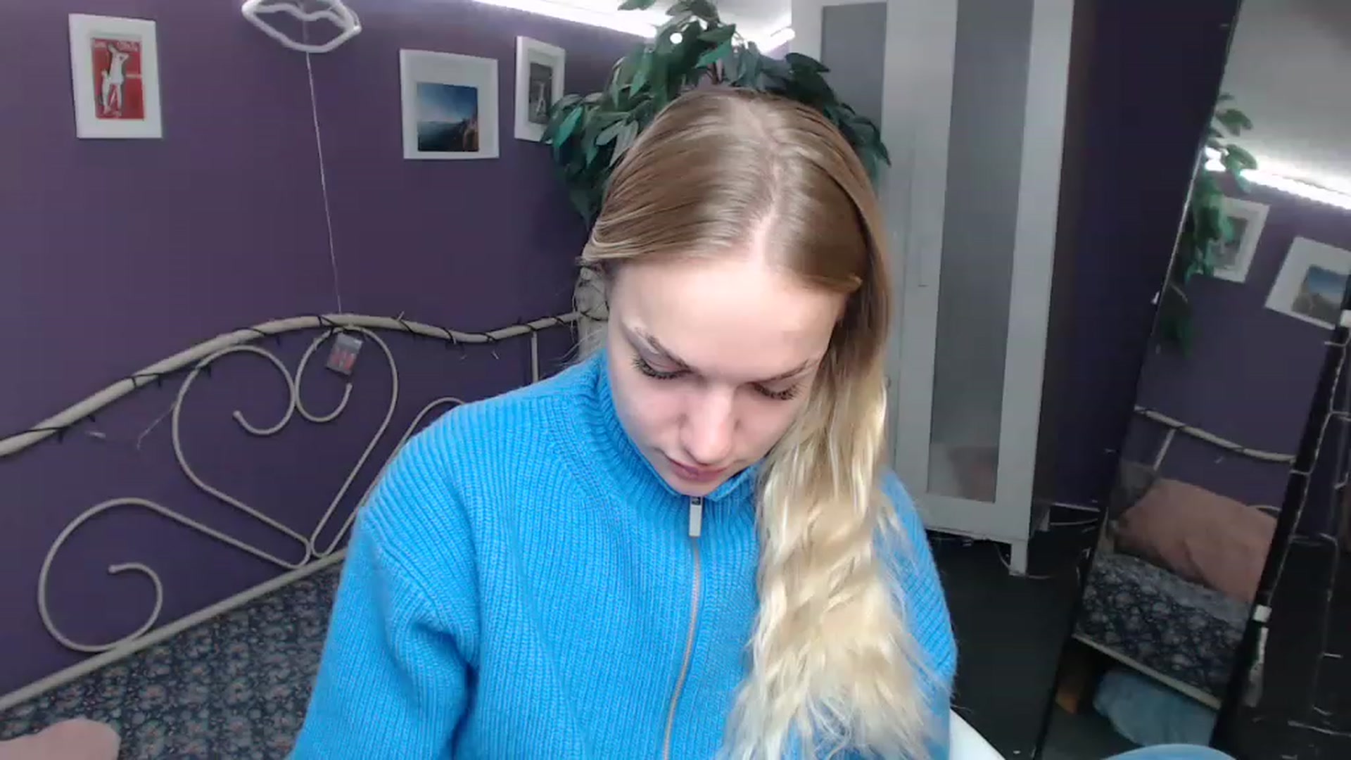 Gallery image thumbnail from JoanQueen's myfreecams stream on, 12/05/2022, 14:42 image 14 of 20