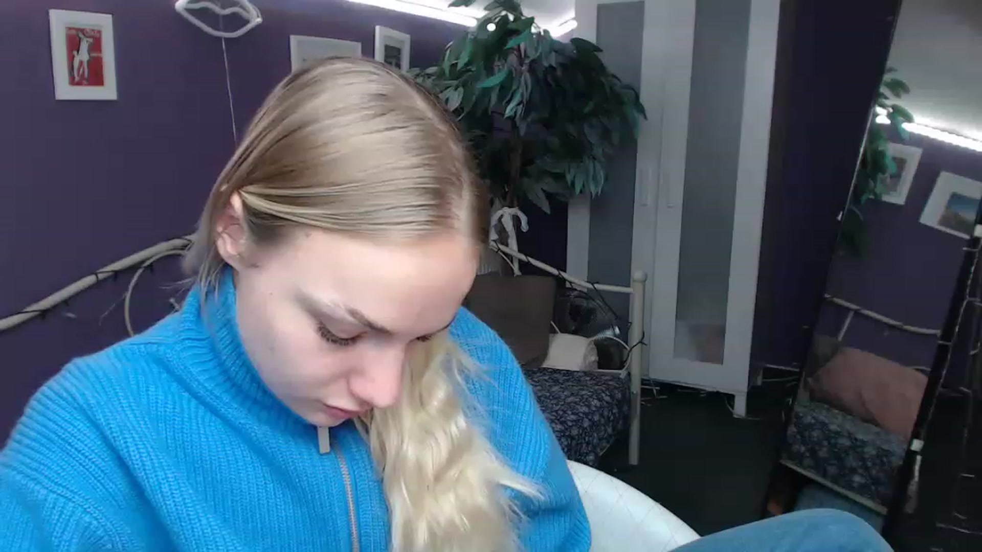 Gallery image thumbnail from JoanQueen's myfreecams stream on, 12/05/2022, 14:42 image 17 of 20