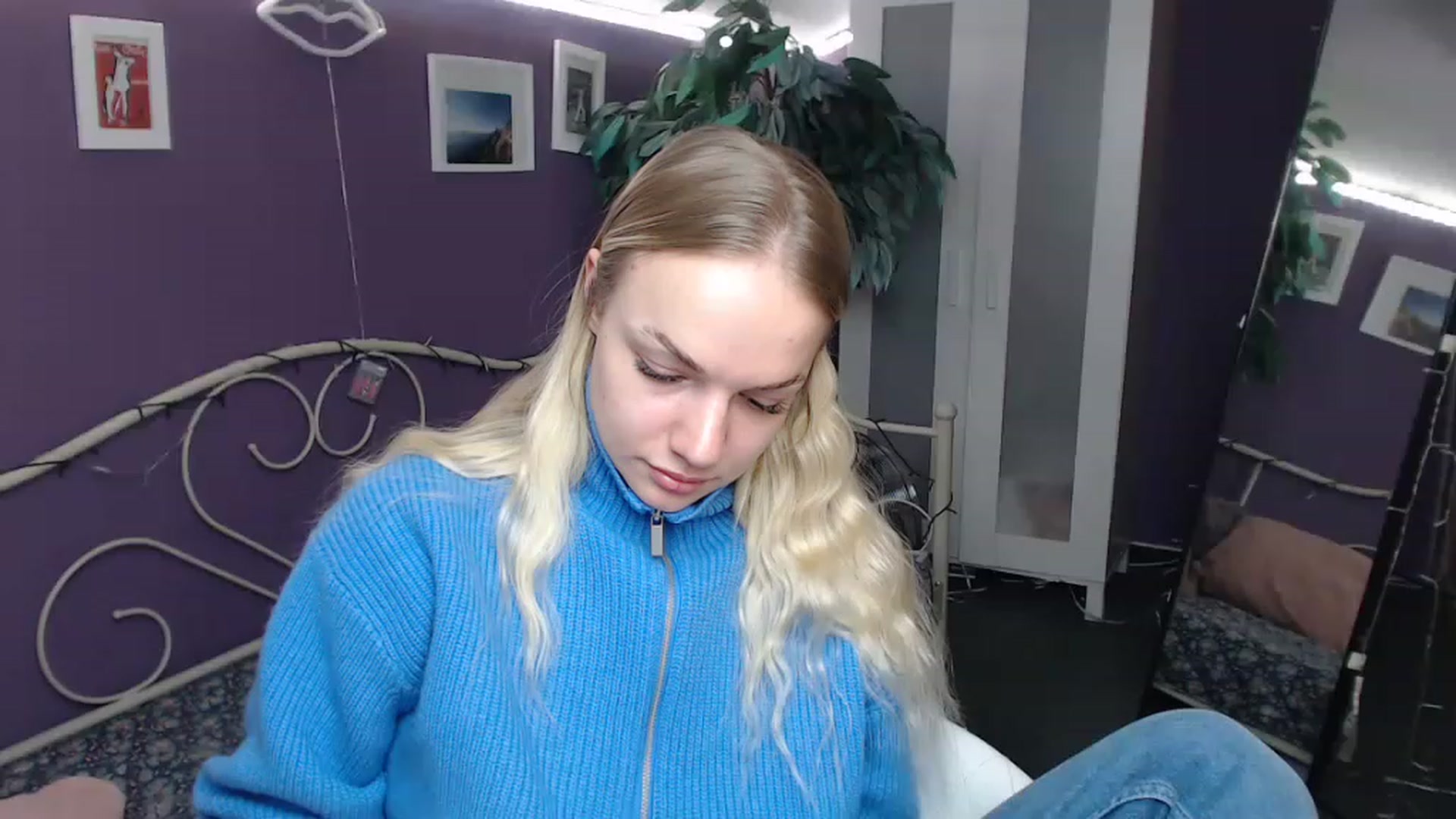 Gallery image thumbnail from JoanQueen's myfreecams stream on, 12/05/2022, 14:42 image 5 of 20