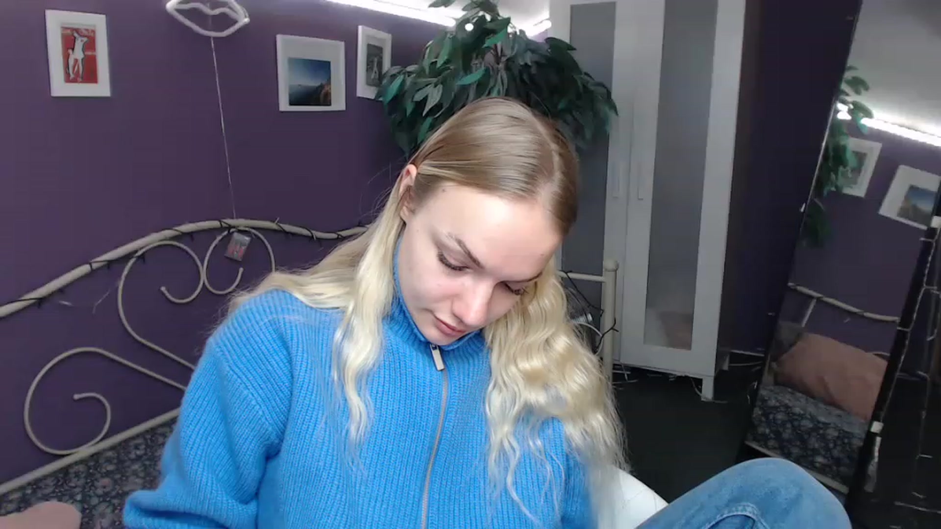 Gallery image thumbnail from JoanQueen's myfreecams stream on, 12/05/2022, 14:42 image 4 of 20