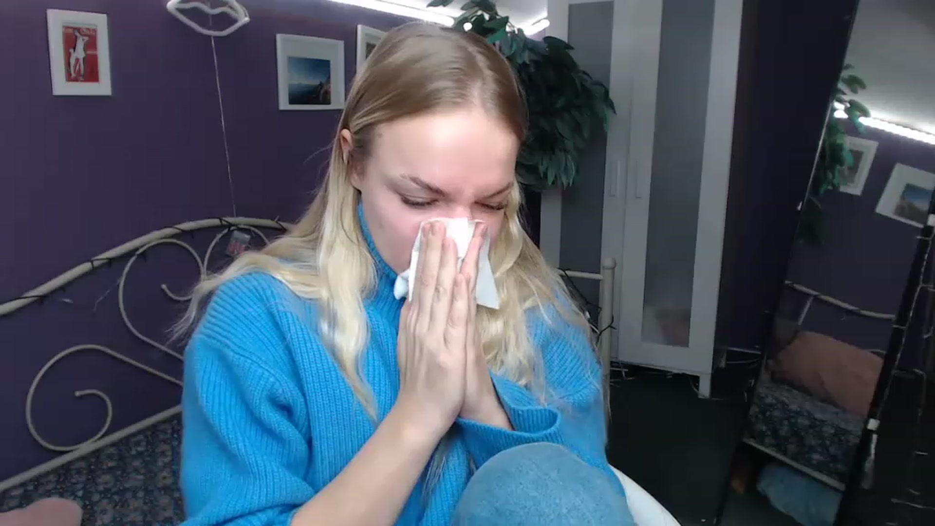 Gallery image thumbnail from JoanQueen's myfreecams stream on, 12/05/2022, 14:42 image 11 of 20