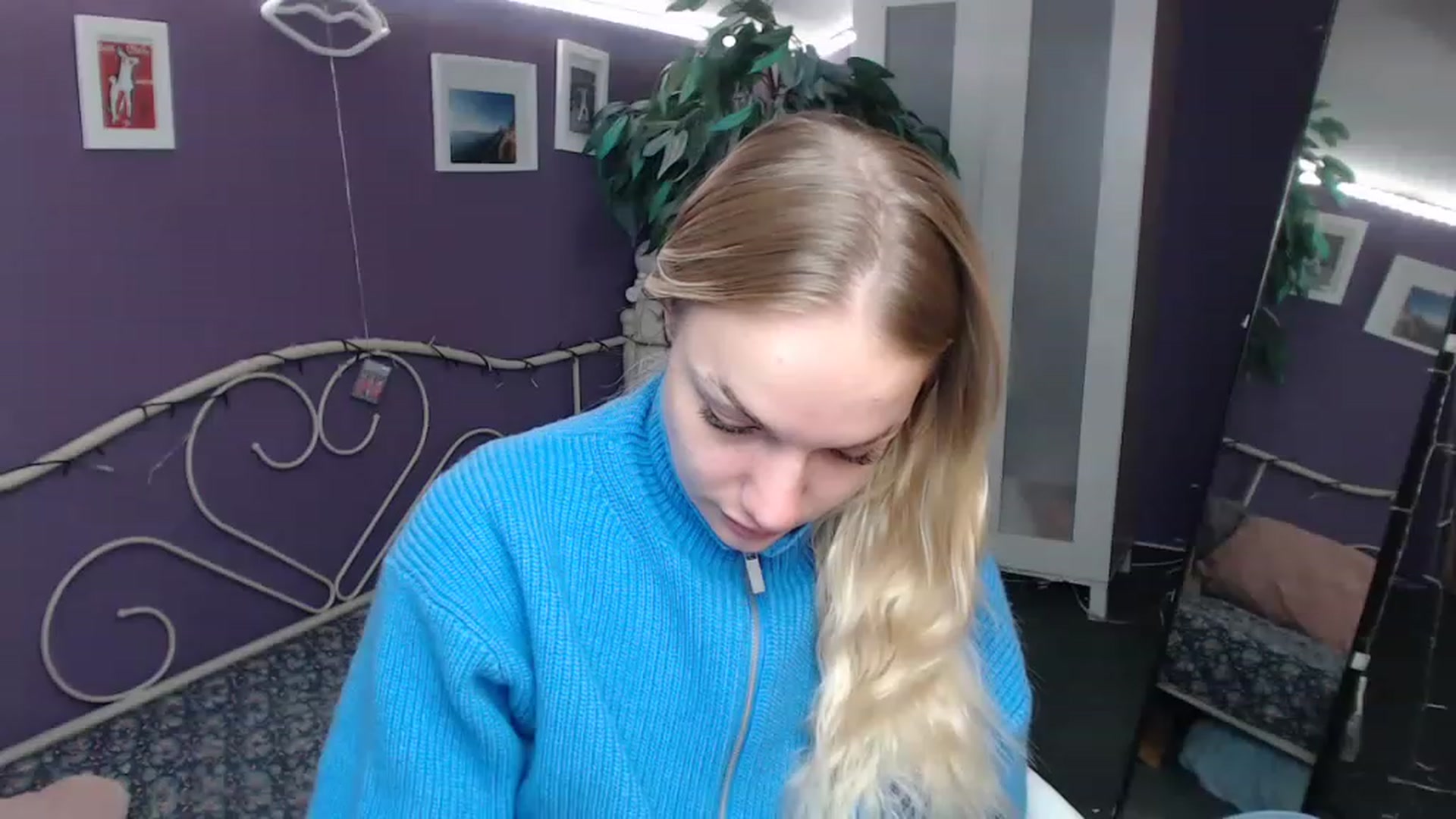 Gallery image thumbnail from JoanQueen's myfreecams stream on, 12/05/2022, 14:42 image 15 of 20