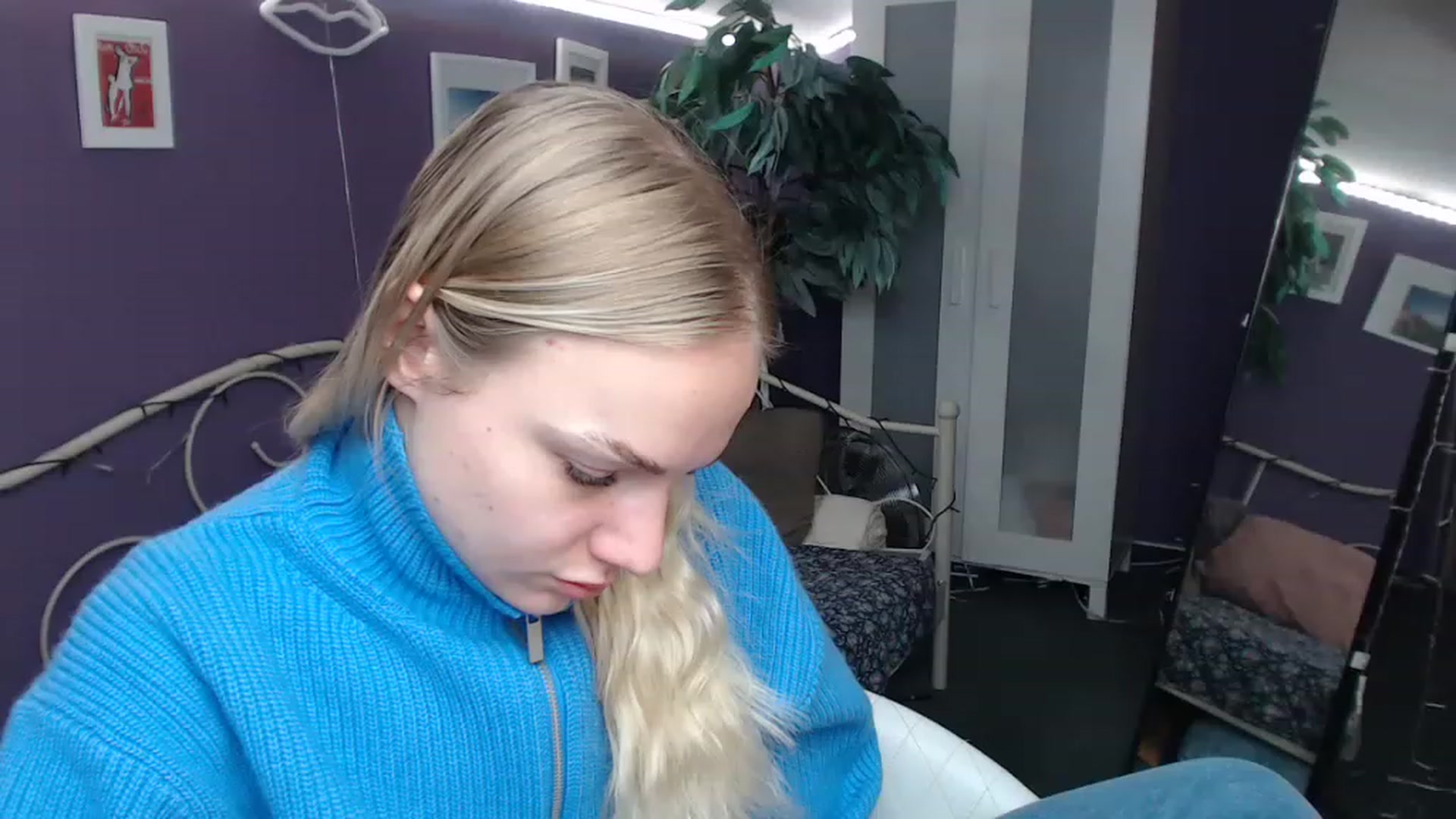 Gallery image thumbnail from JoanQueen's myfreecams stream on, 12/05/2022, 14:42 image 19 of 20
