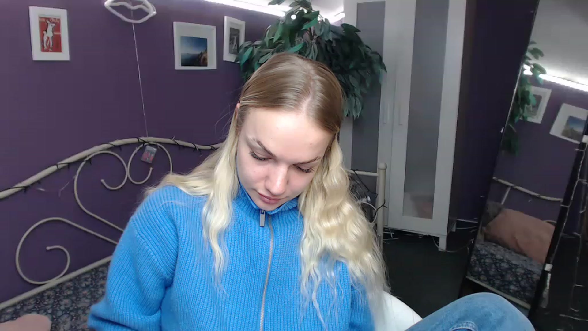 Gallery image thumbnail from JoanQueen's myfreecams stream on, 12/05/2022, 14:42 image 7 of 20