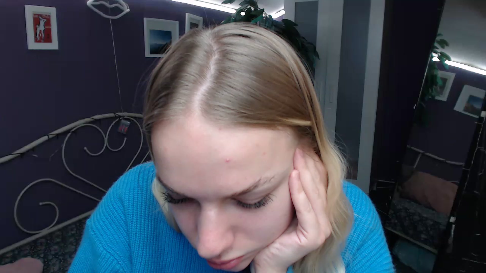 Gallery image thumbnail from JoanQueen's myfreecams stream on, 12/05/2022, 15:04 image 19 of 20