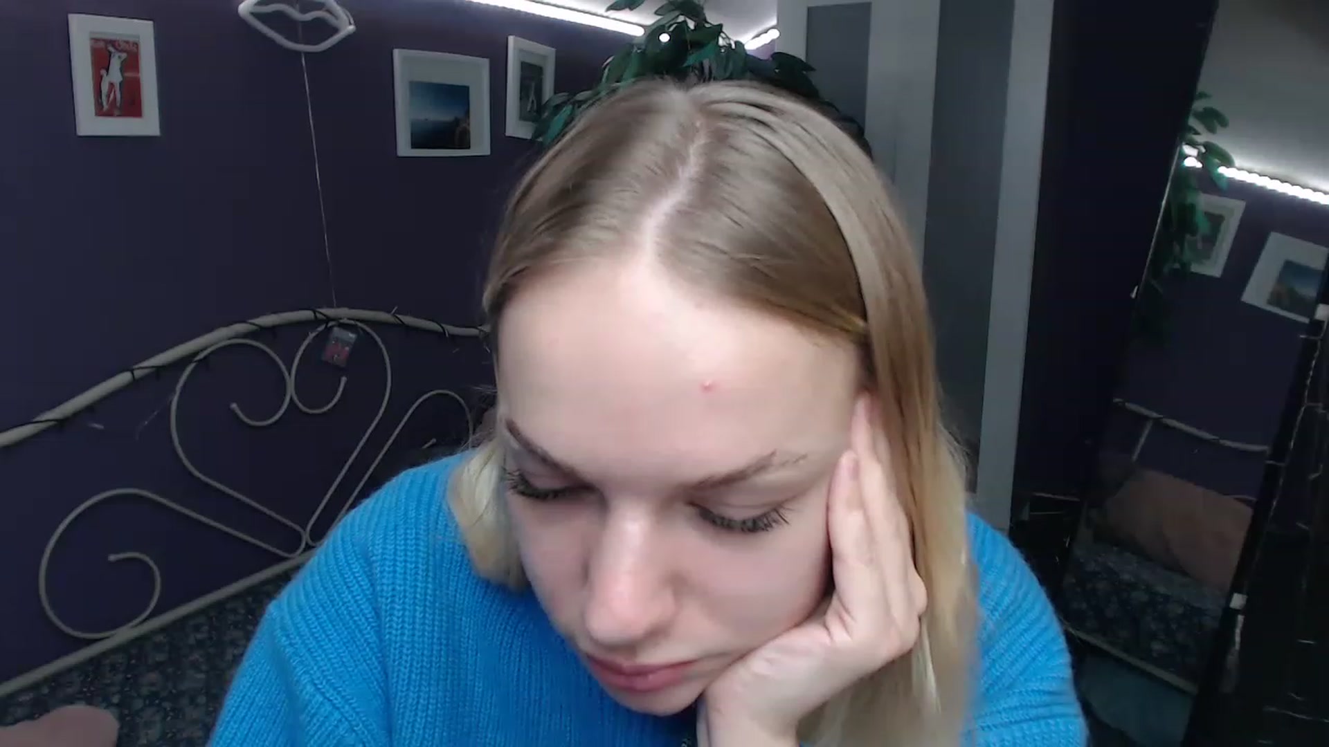 Gallery image thumbnail from JoanQueen's myfreecams stream on, 12/05/2022, 15:04 image 5 of 20