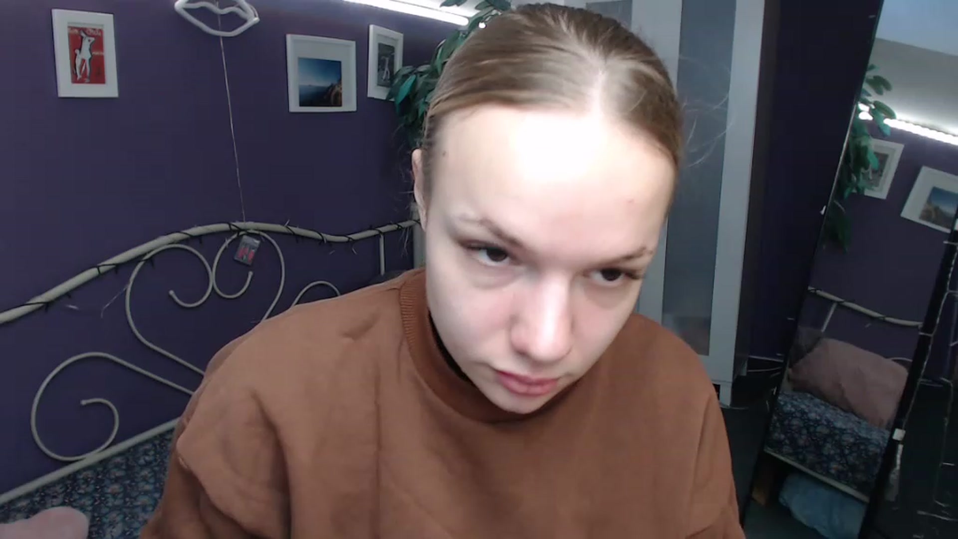 Gallery image thumbnail from JoanQueen's myfreecams stream on, 12/06/2022, 09:41 image 3 of 20