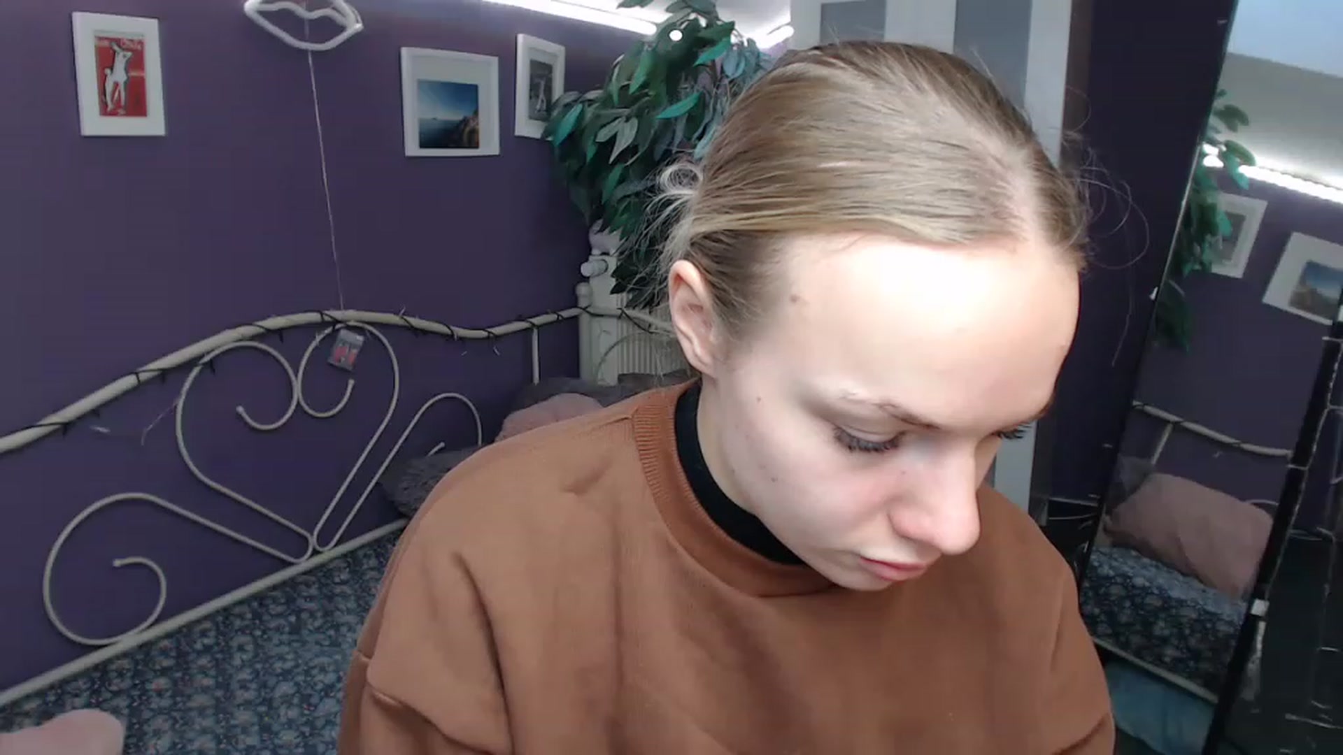 Gallery image thumbnail from JoanQueen's myfreecams stream on, 12/06/2022, 09:41 image 12 of 20