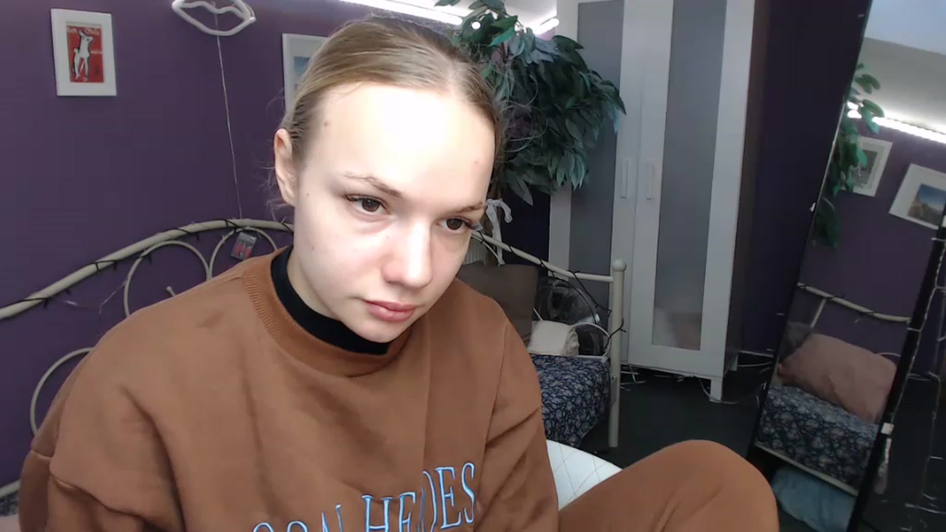 Gallery image thumbnail from JoanQueen's myfreecams stream on, 12/06/2022, 09:41 image 6 of 20